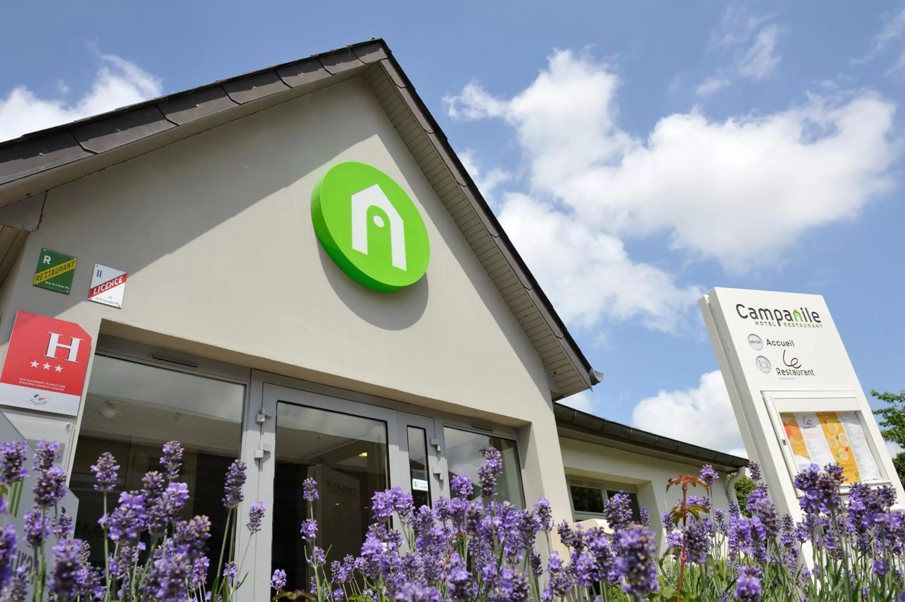 Lobby or reception in Campanile Saint-Avold