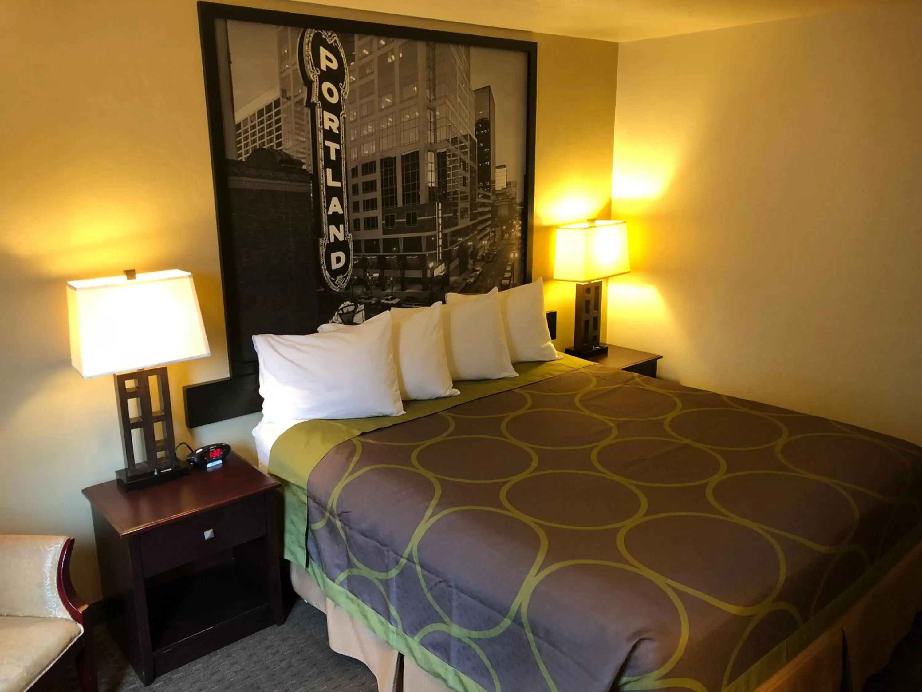 King Room - Non-Smoking in Super 8 by Wyndham Woodburn King Room - Non-Smoking in Super 8 by Wyndham Woodburn