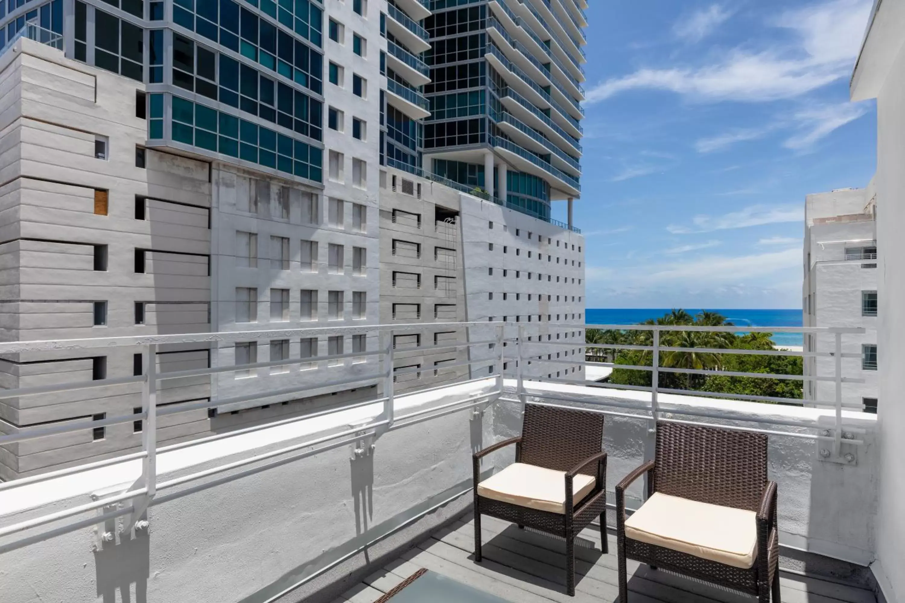Penthouse Partial Ocean View King in Townhouse by Luxurban Penthouse Partial Ocean View King in Townhouse by Luxurban