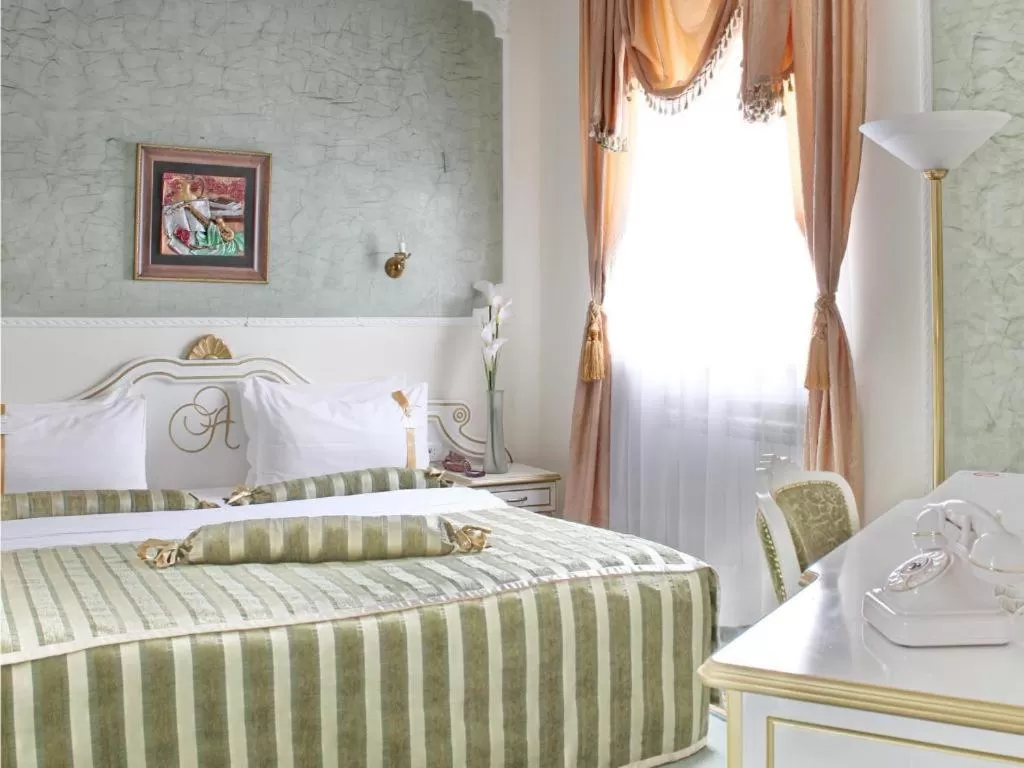 Bed in Queen's Astoria Design Hotel