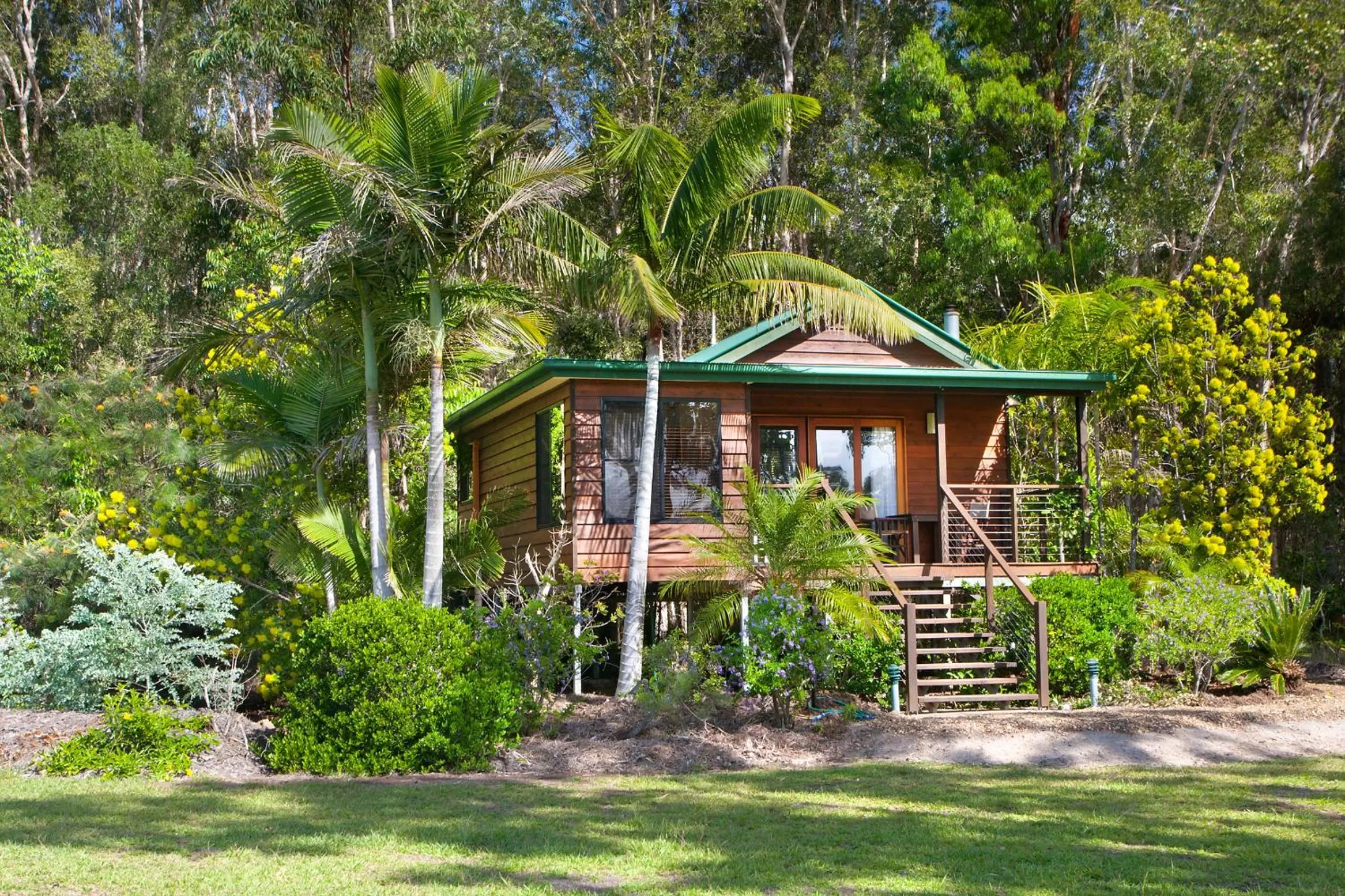 Property building in Lake Weyba Cottages Noosa