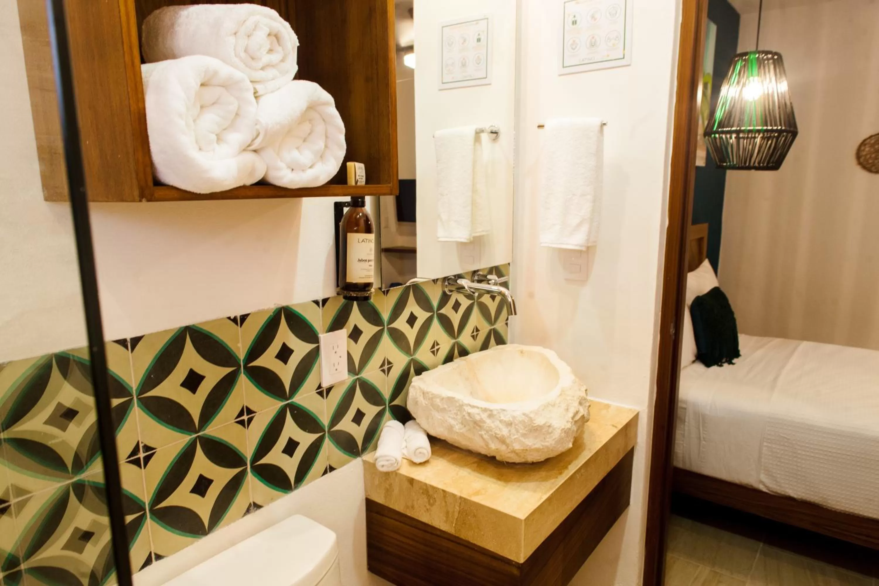 Bathroom, Bed in Latino Hotel Boutique