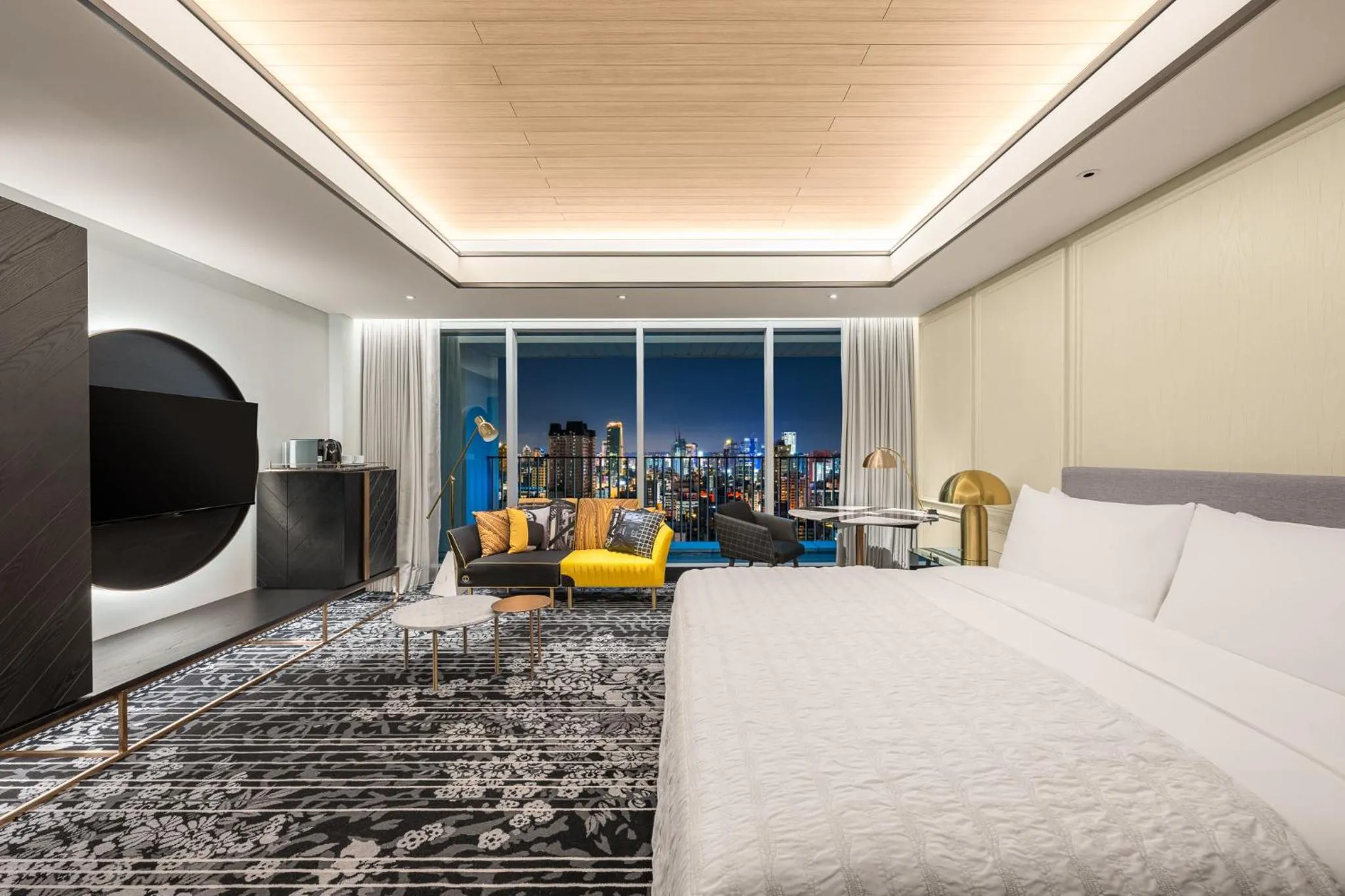 Bed in Le Meridien Taichung