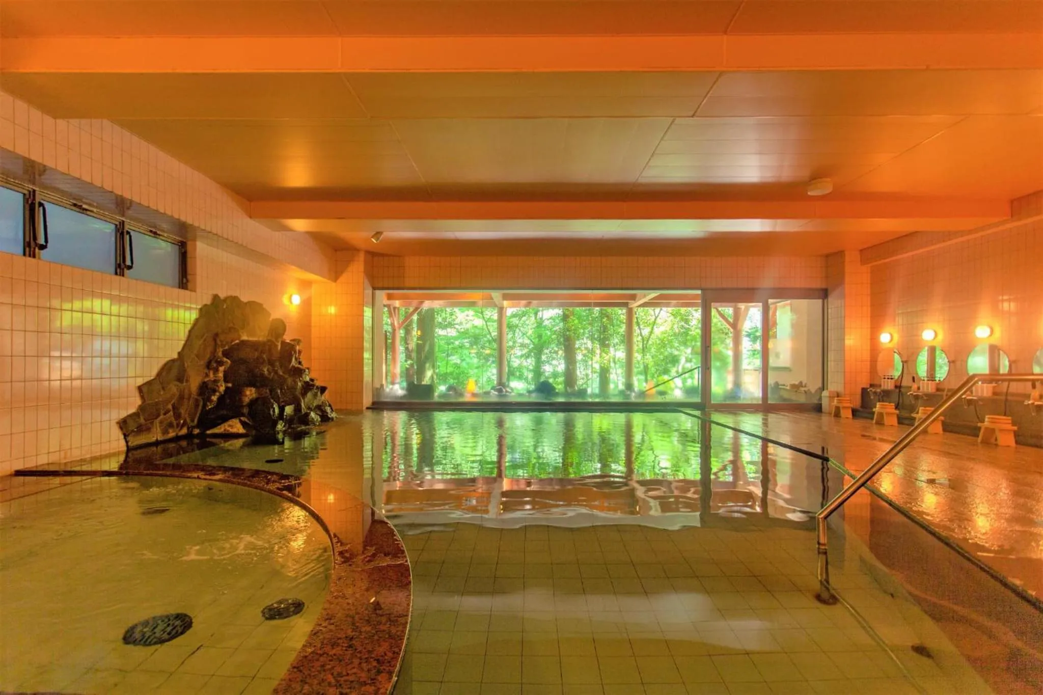 Hot Spring Bath in Shirasagiyu Tawaraya