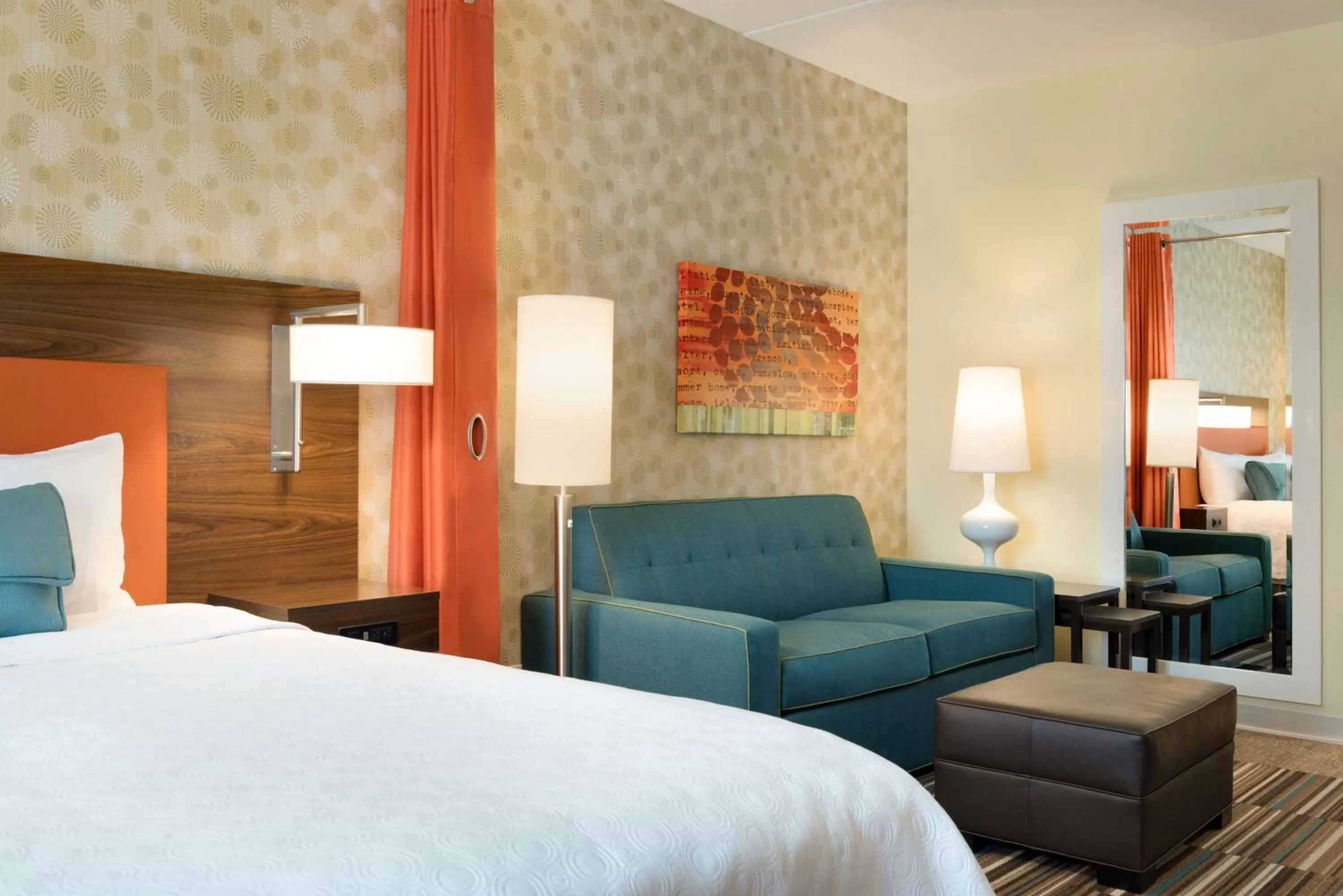 Living room, Bed in Home2 Suites By Hilton Middleburg Heights Cleveland