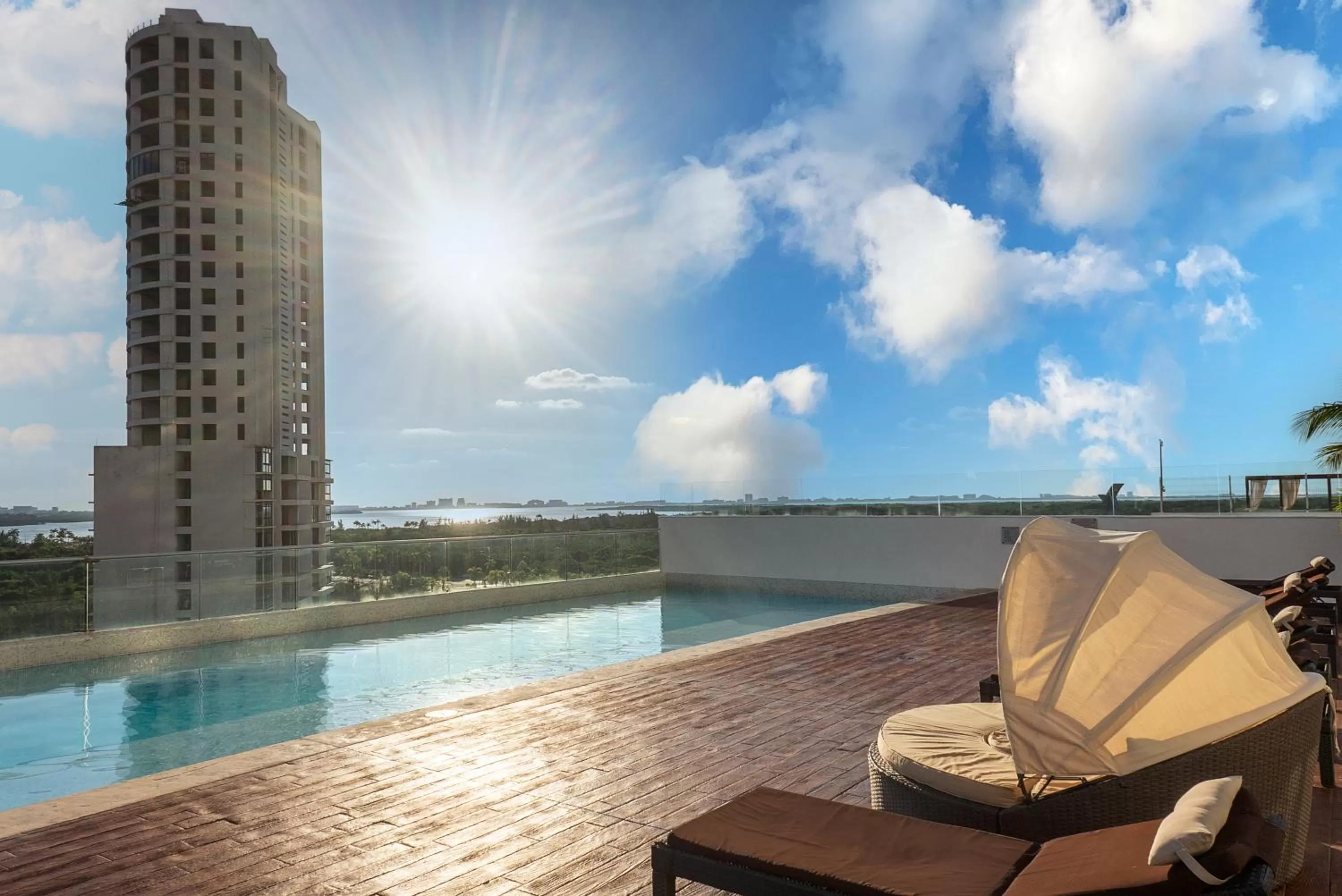 Day in Suites Malecon Cancun