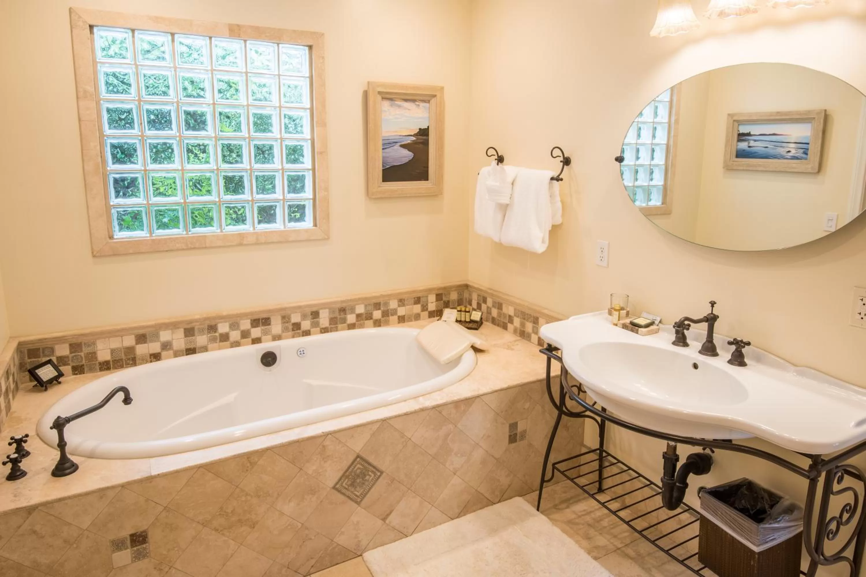 Bathroom in Harbor House Inn