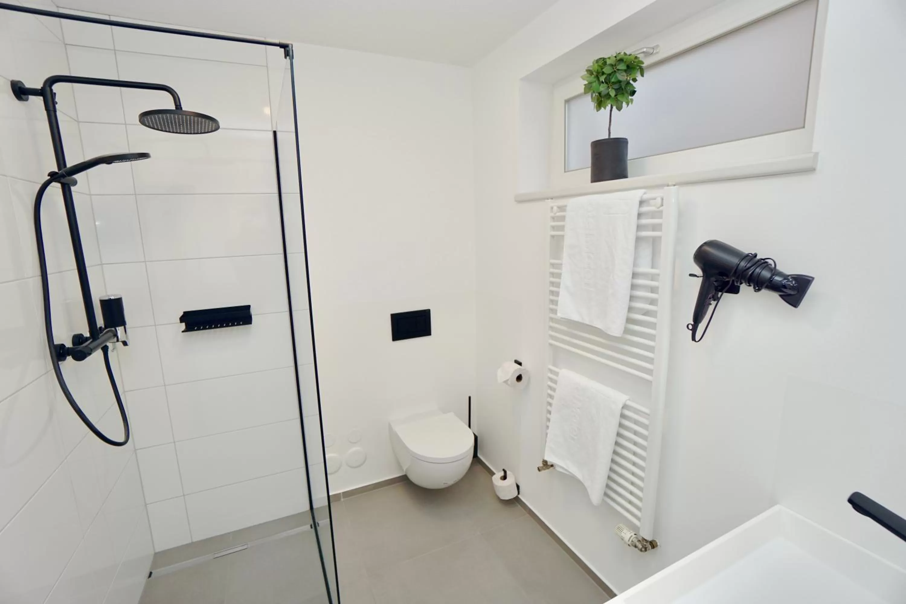 Bathroom in Motel by Maier Götzis- kontaktloser Check-in