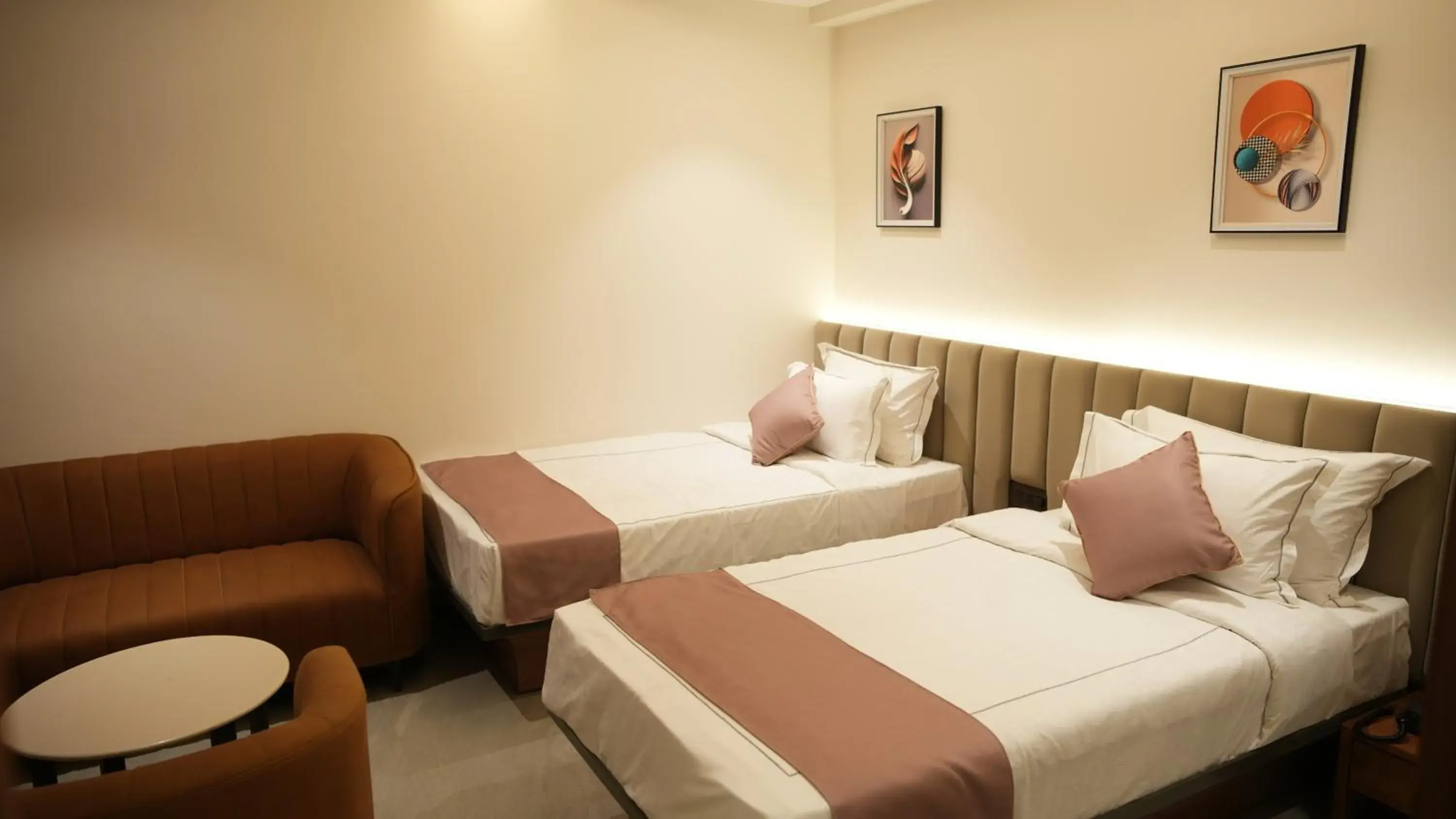 Deluxe Twin Room - Complimentary shuttle pickup and drop to Sai Baba Temple in Jivanta Shirdi Deluxe Twin Room - Complimentary shuttle pickup and drop to Sai Baba Temple in Jivanta Shirdi
