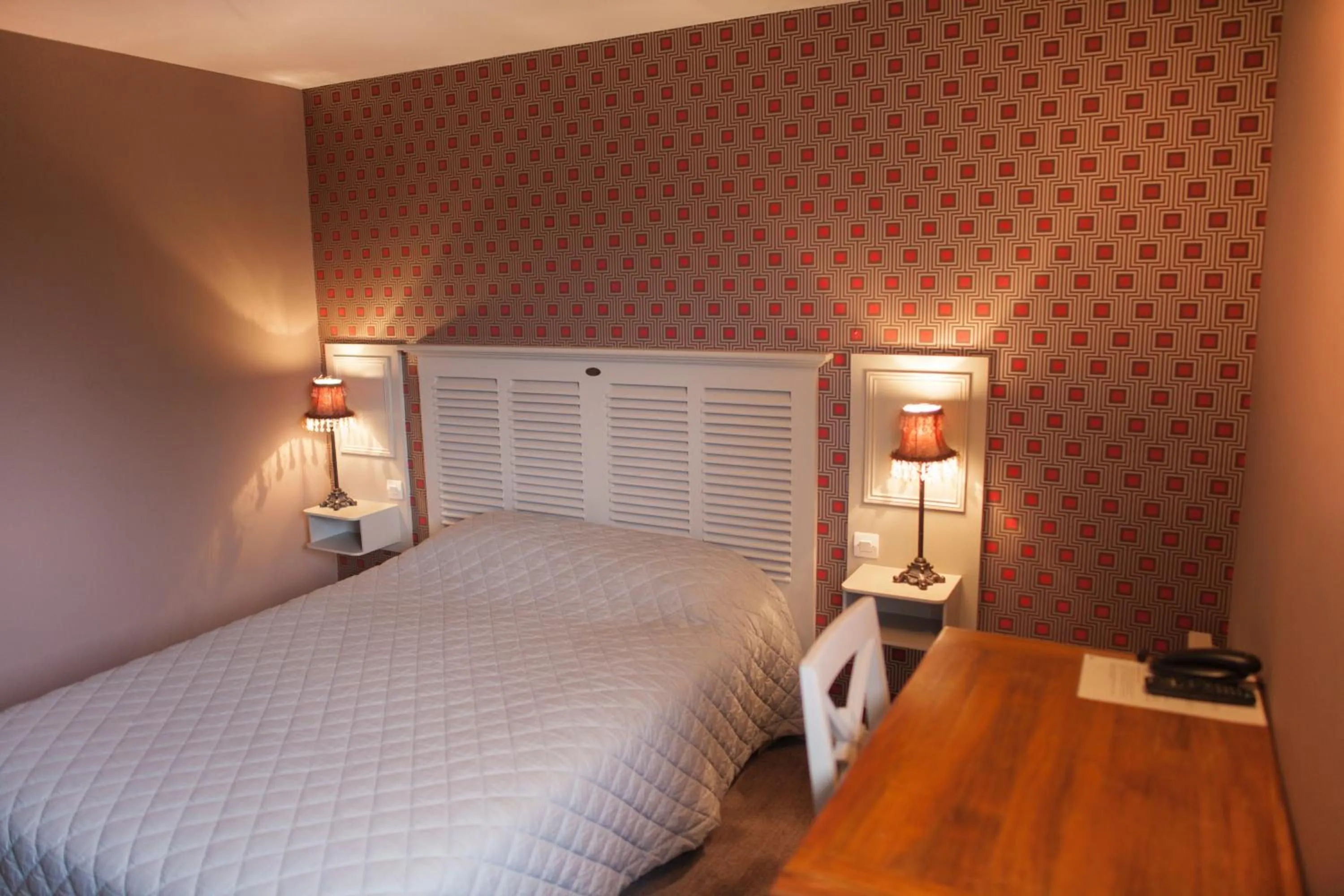 Photo of the whole room, Bed in The Originals City, Le Cottage Hôtel, Bruay-la-Buissière