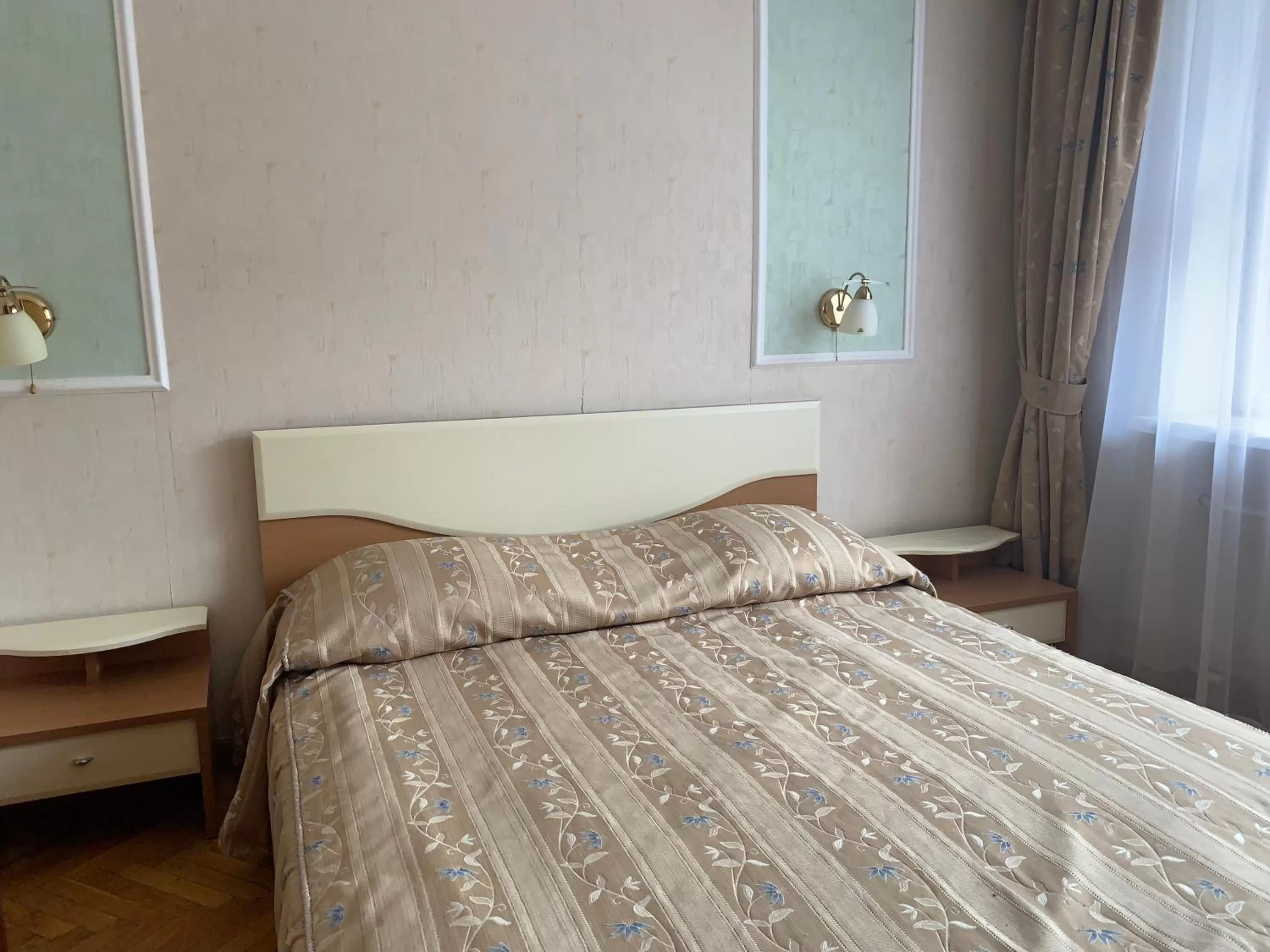 Bed in Hotel Prydesnyansky