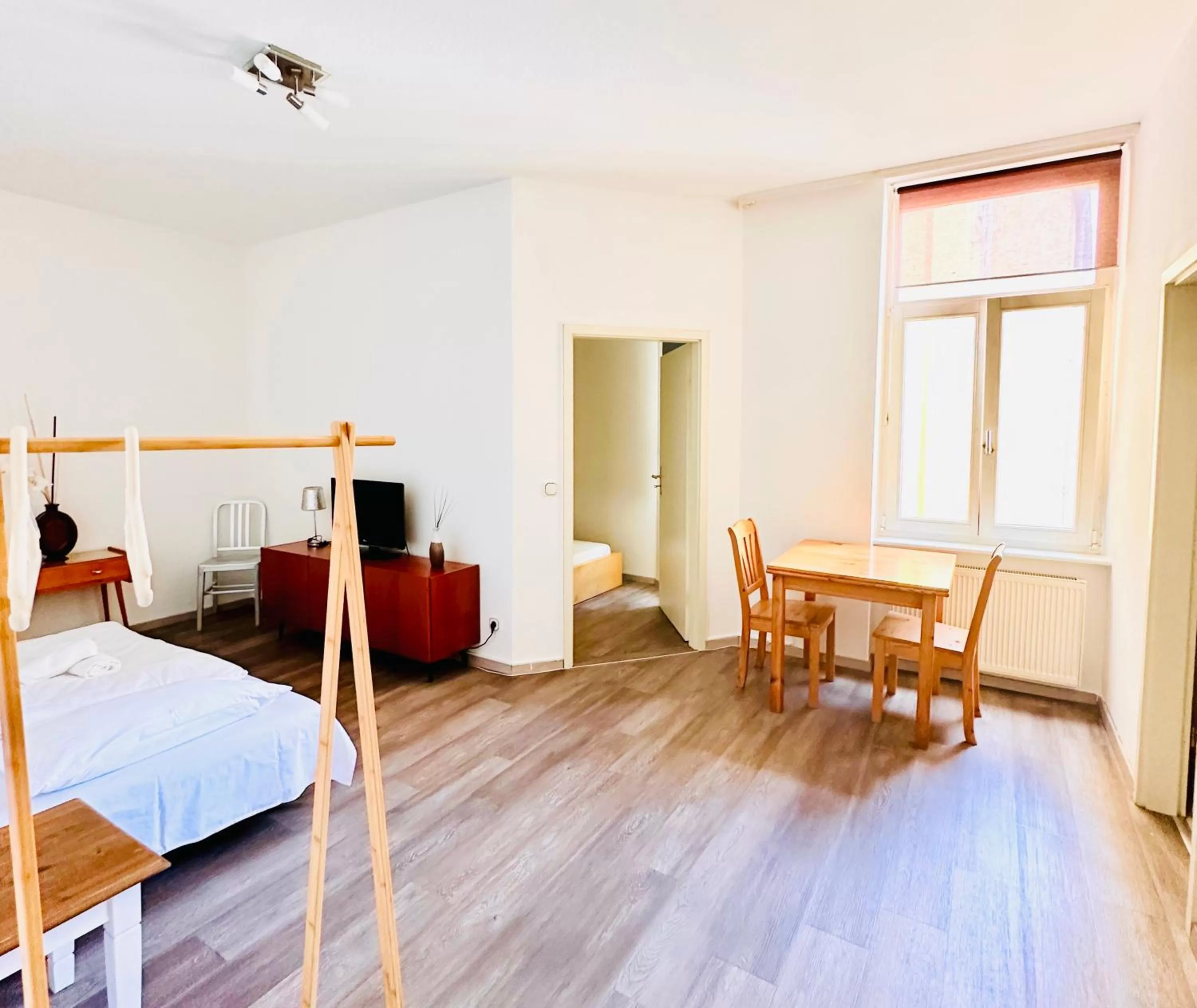 Dining Area in Saale, Marktplatz Zentrum, Apartmenthaus am Dom von Plant Room