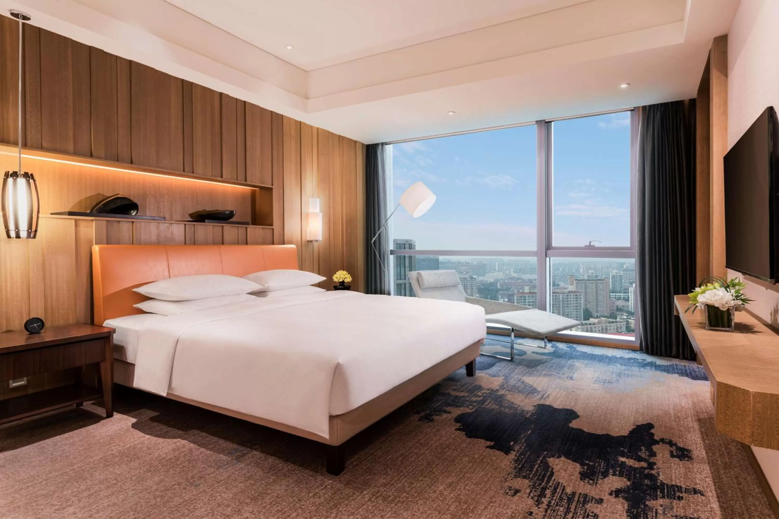 Photo of the whole room, Bed in Hyatt Regency Shanghai Wujiaochang