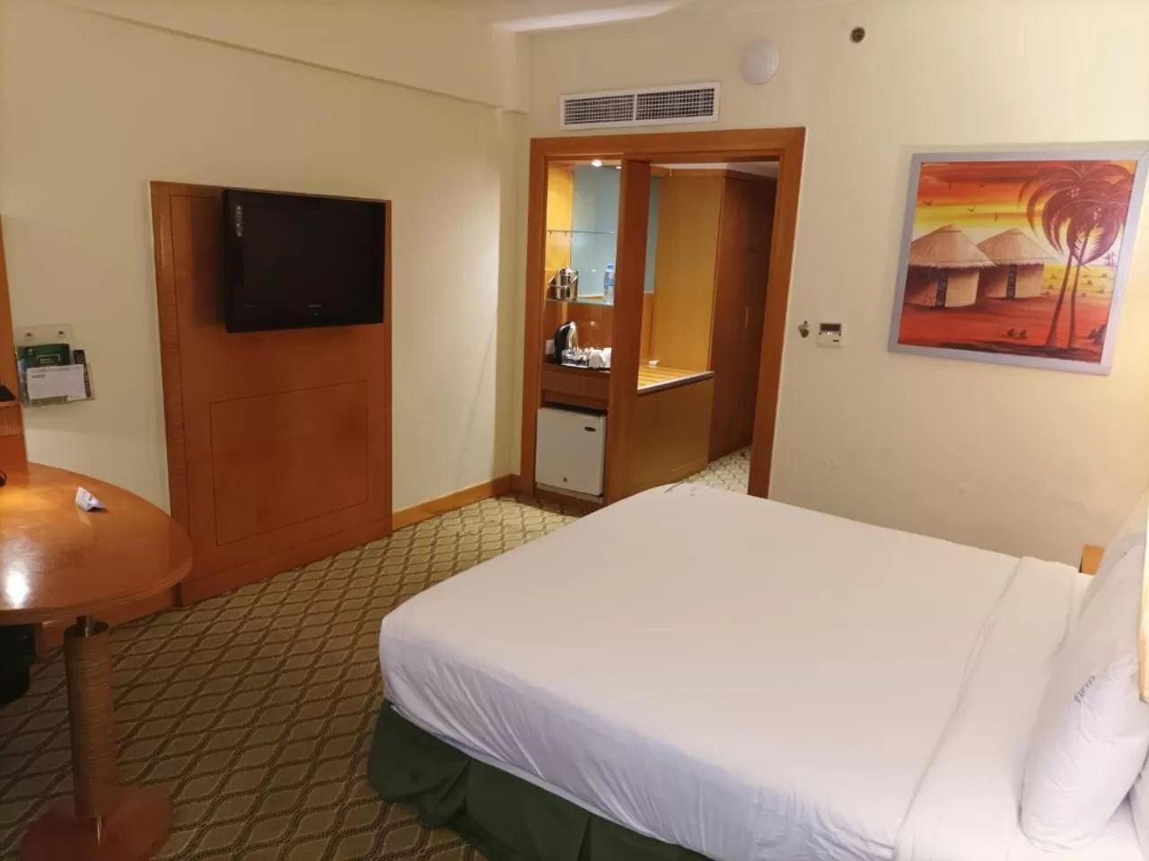 Photo of the whole room, Bed in Holiday Inn Dar Es Salaam by IHG