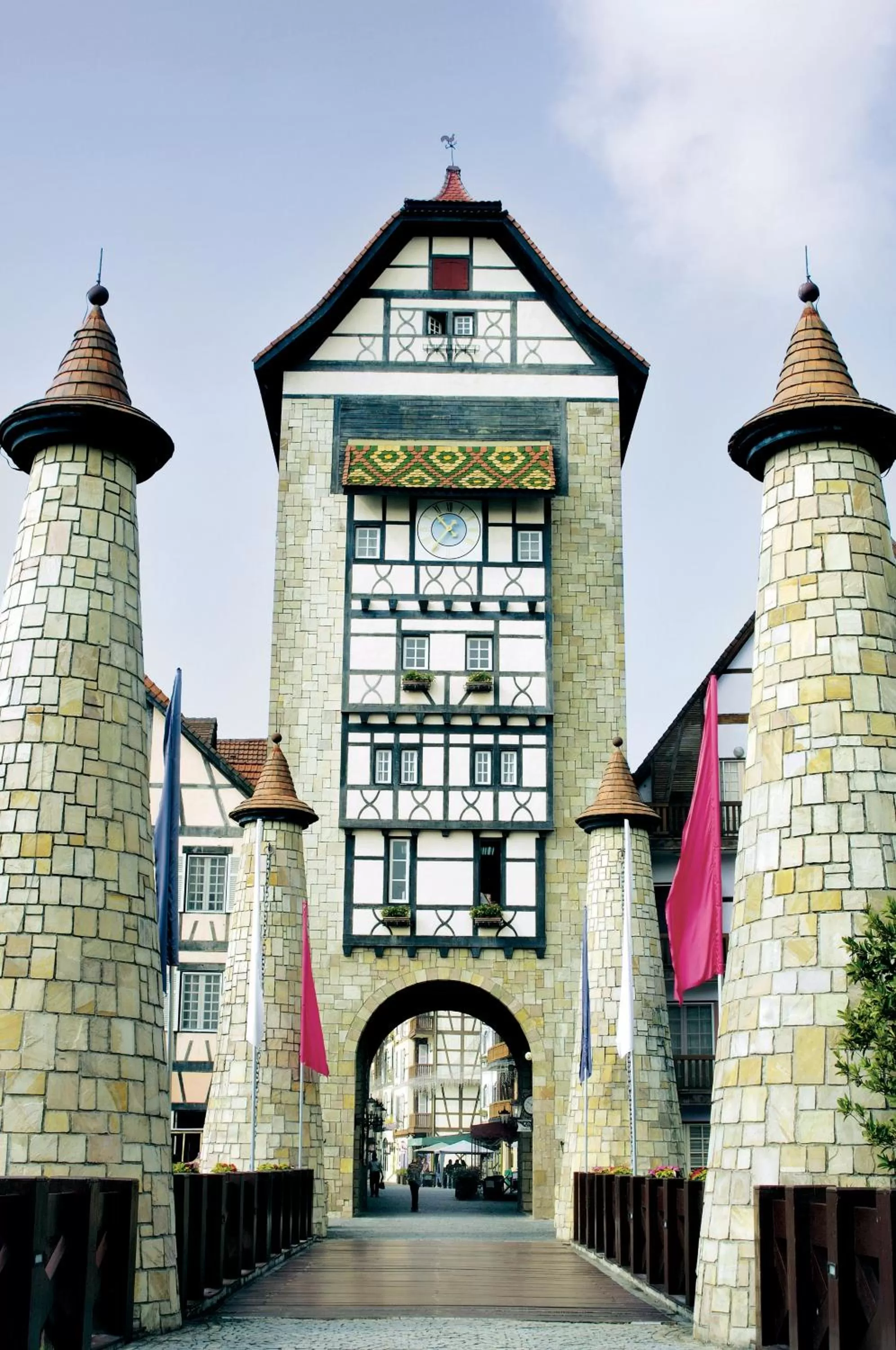 Property building in Colmar Tropicale