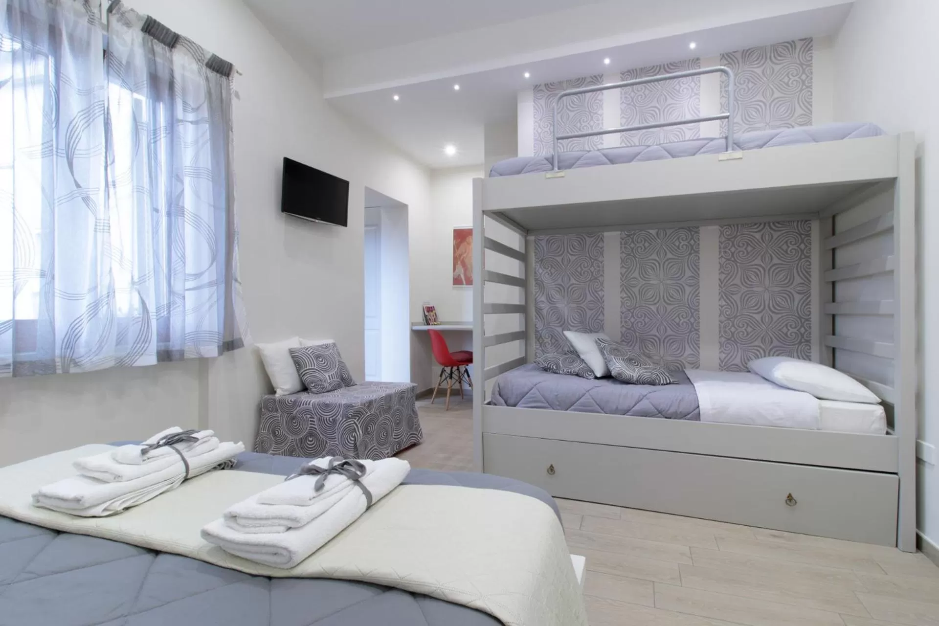 bunk bed in Nolana '86