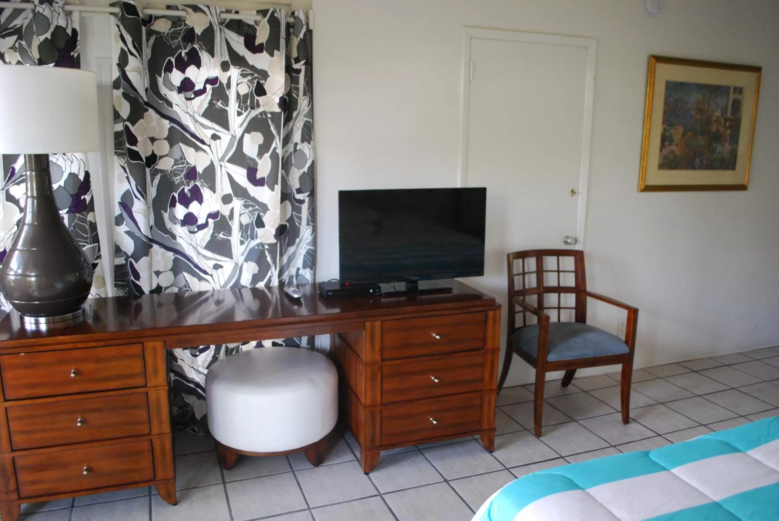 TV and multimedia in Green Island Inn