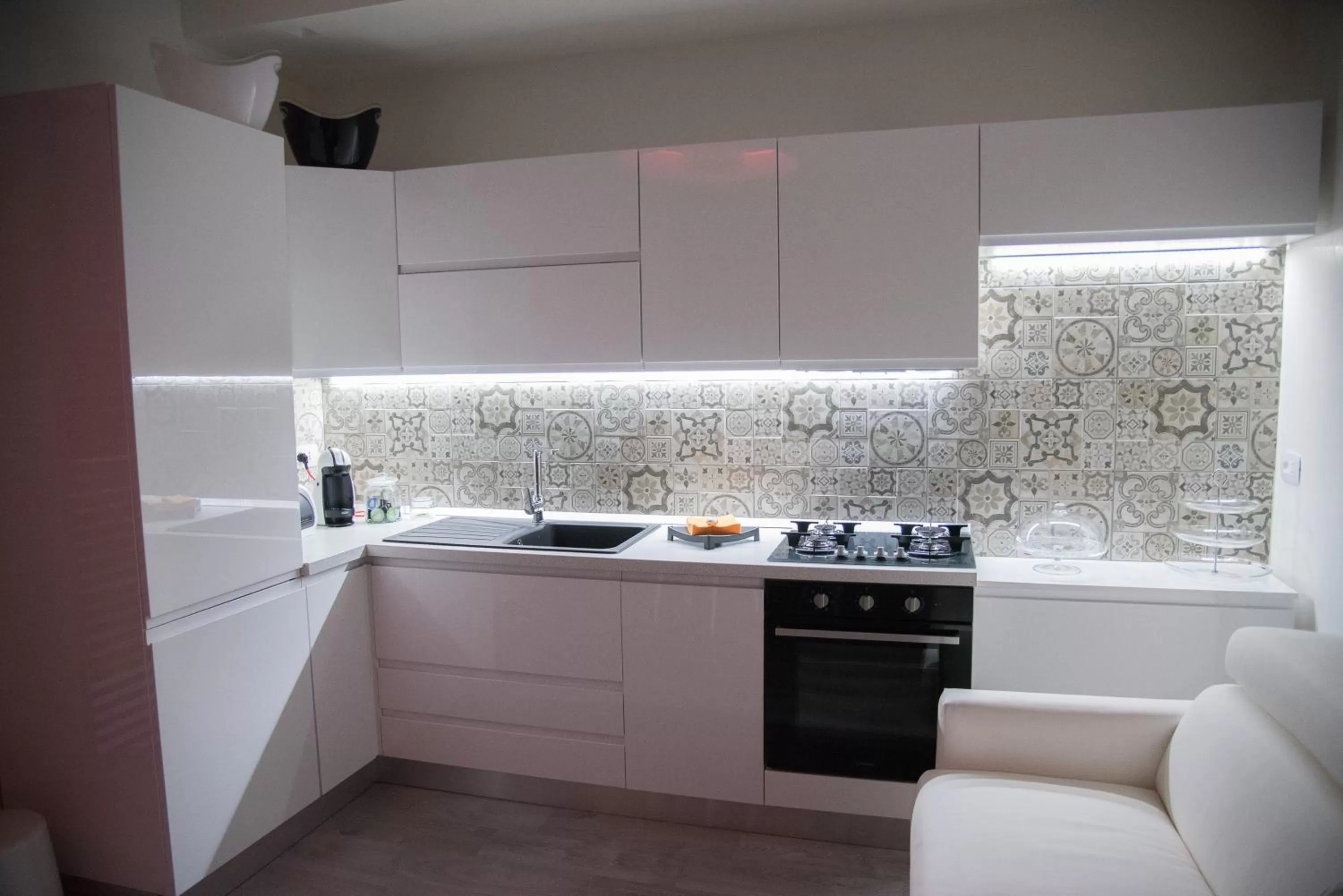 Kitchen or kitchenette in Pandora Luxury Suite