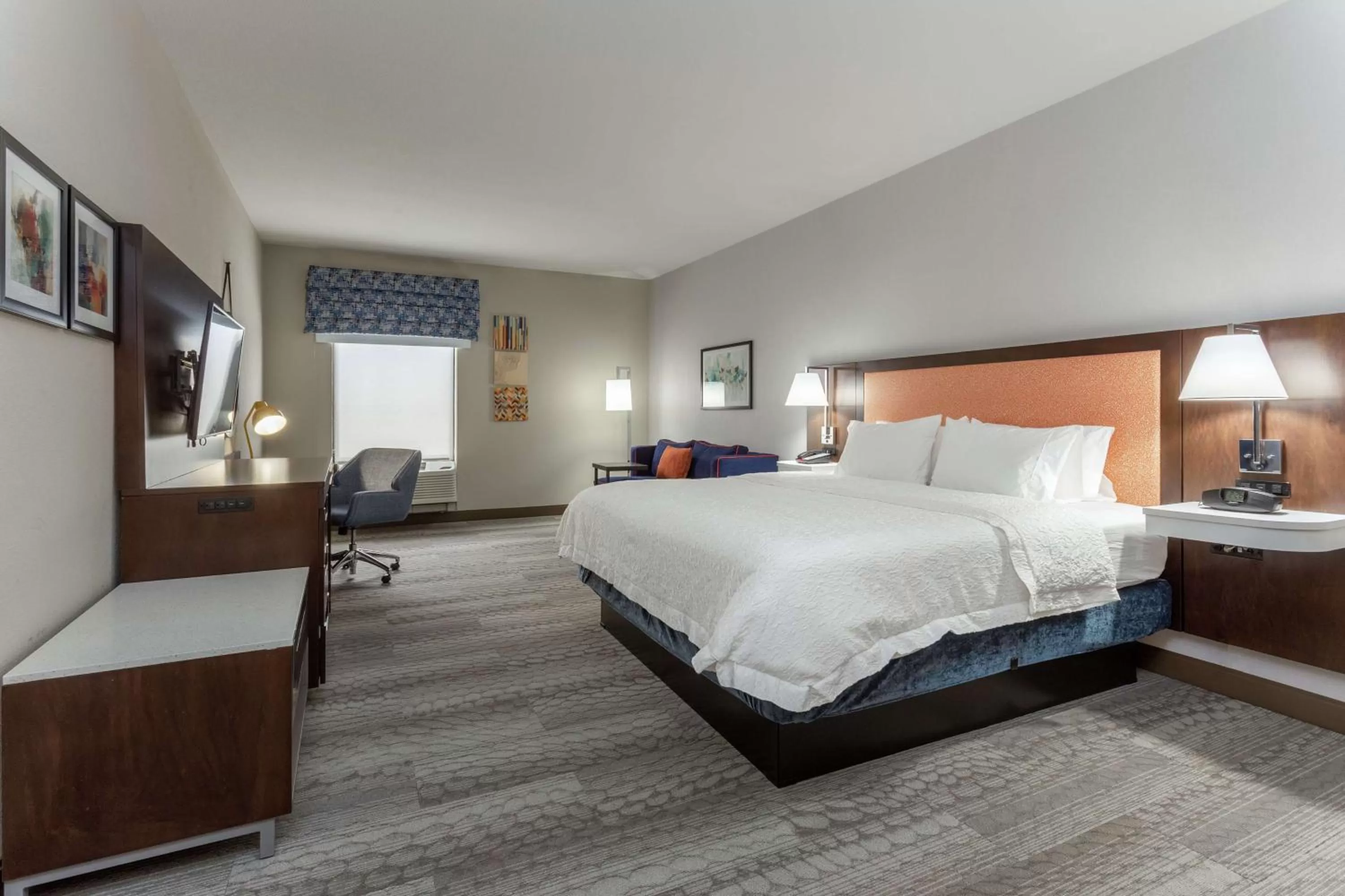 Bedroom, Bed in Hampton Inn Jefferson City at Capital Mall