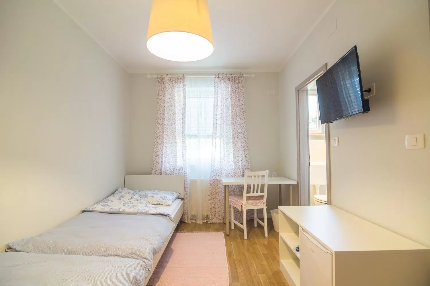 Bed in HOP HOUSE Garni Hotel