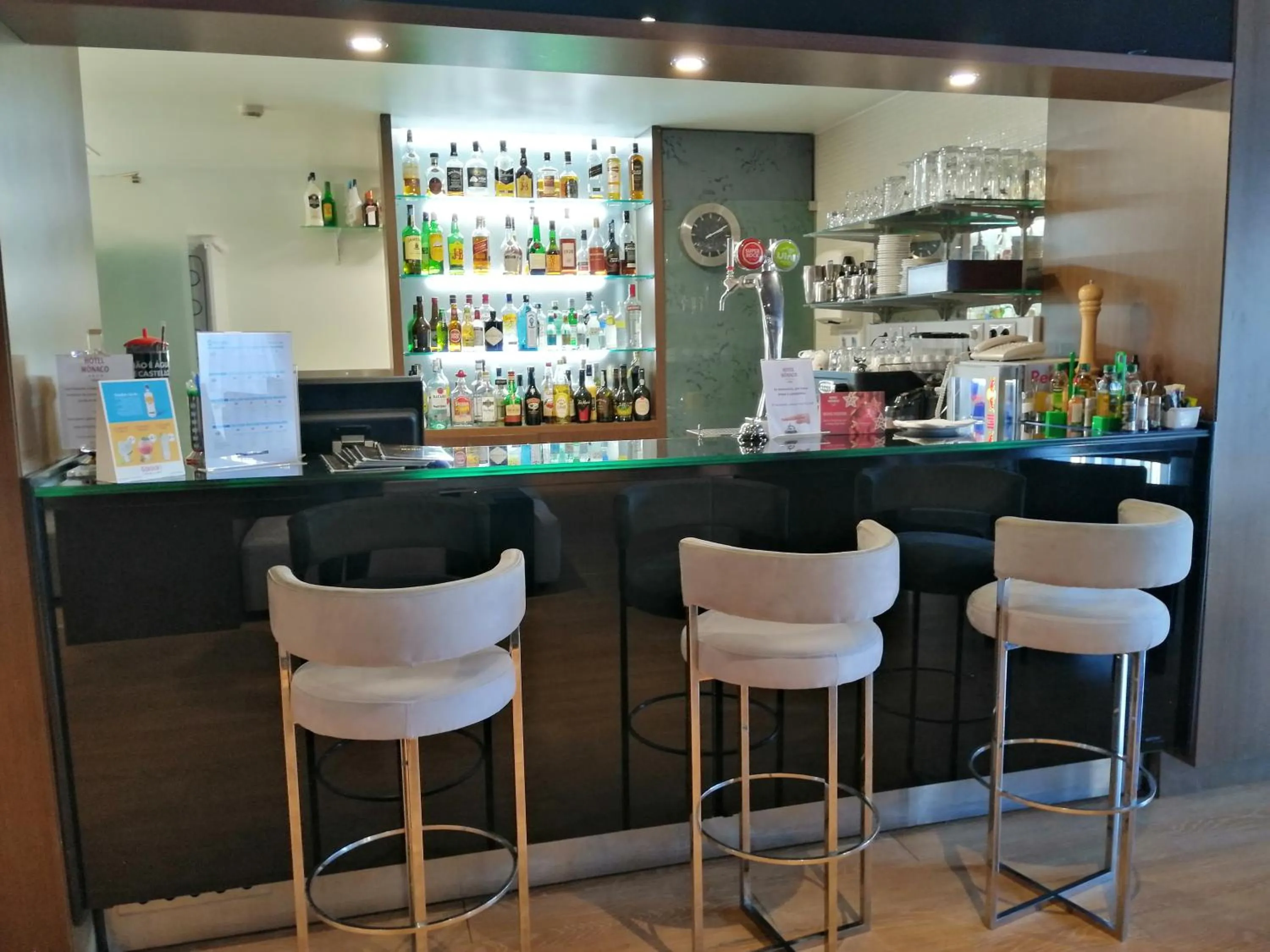 Lounge or bar in Hotel Monaco