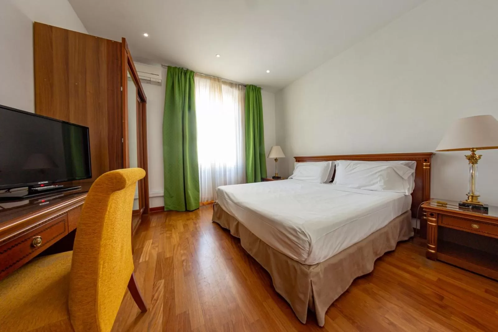 Bed in Residence Victoria