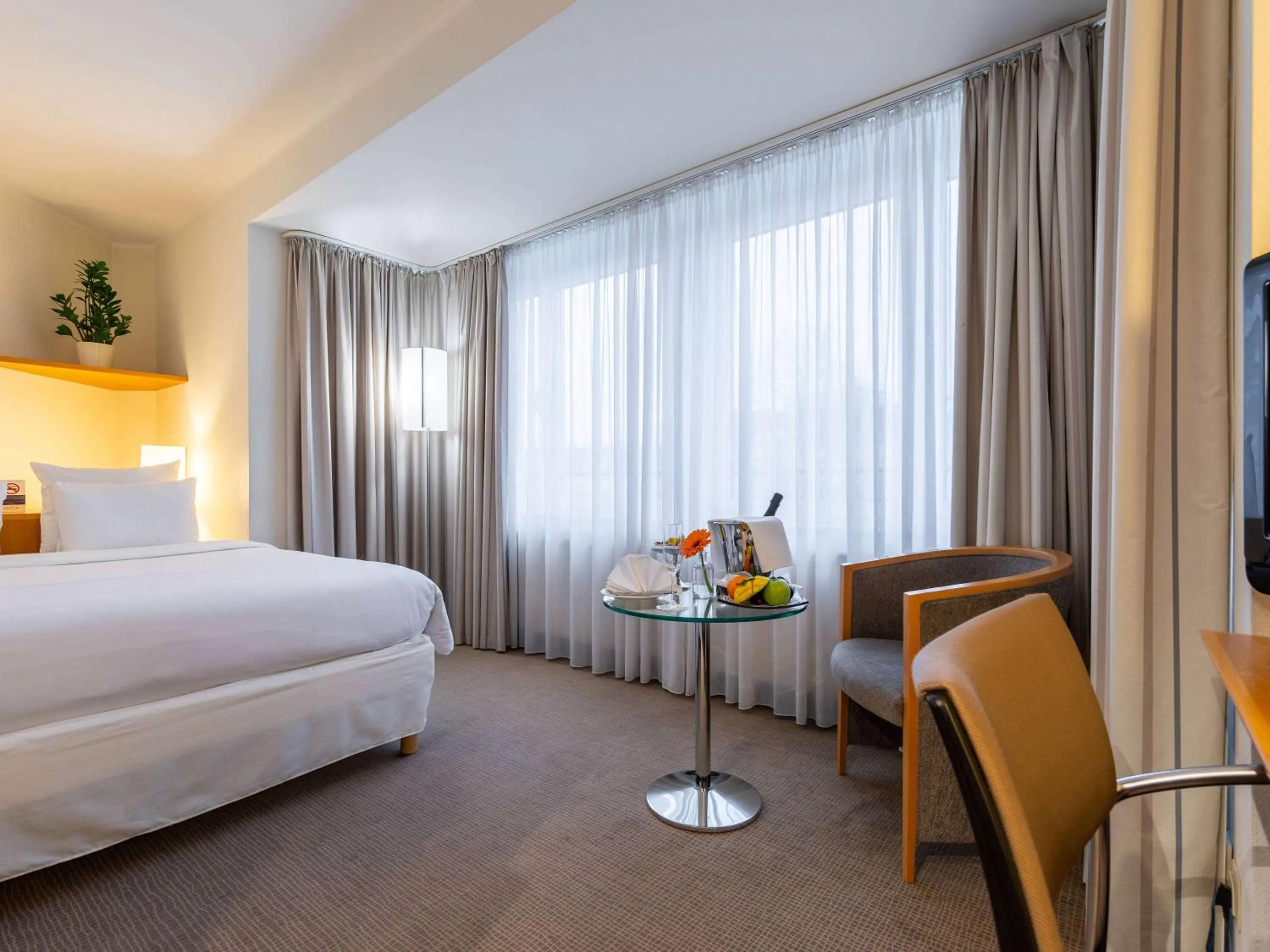 Photo of the whole room in Novotel Mainz