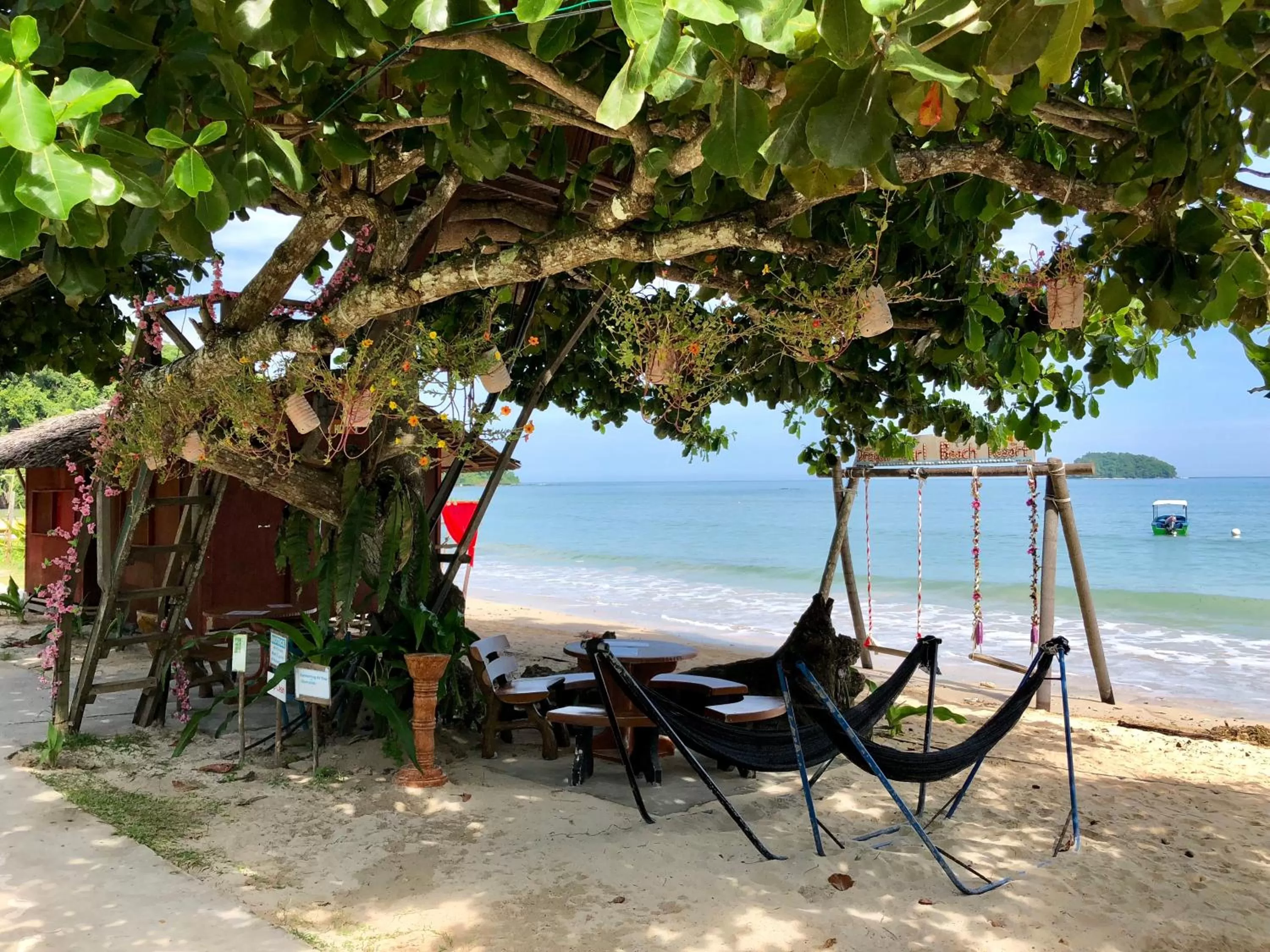 Beach in Dragon Pearl Beach Resort