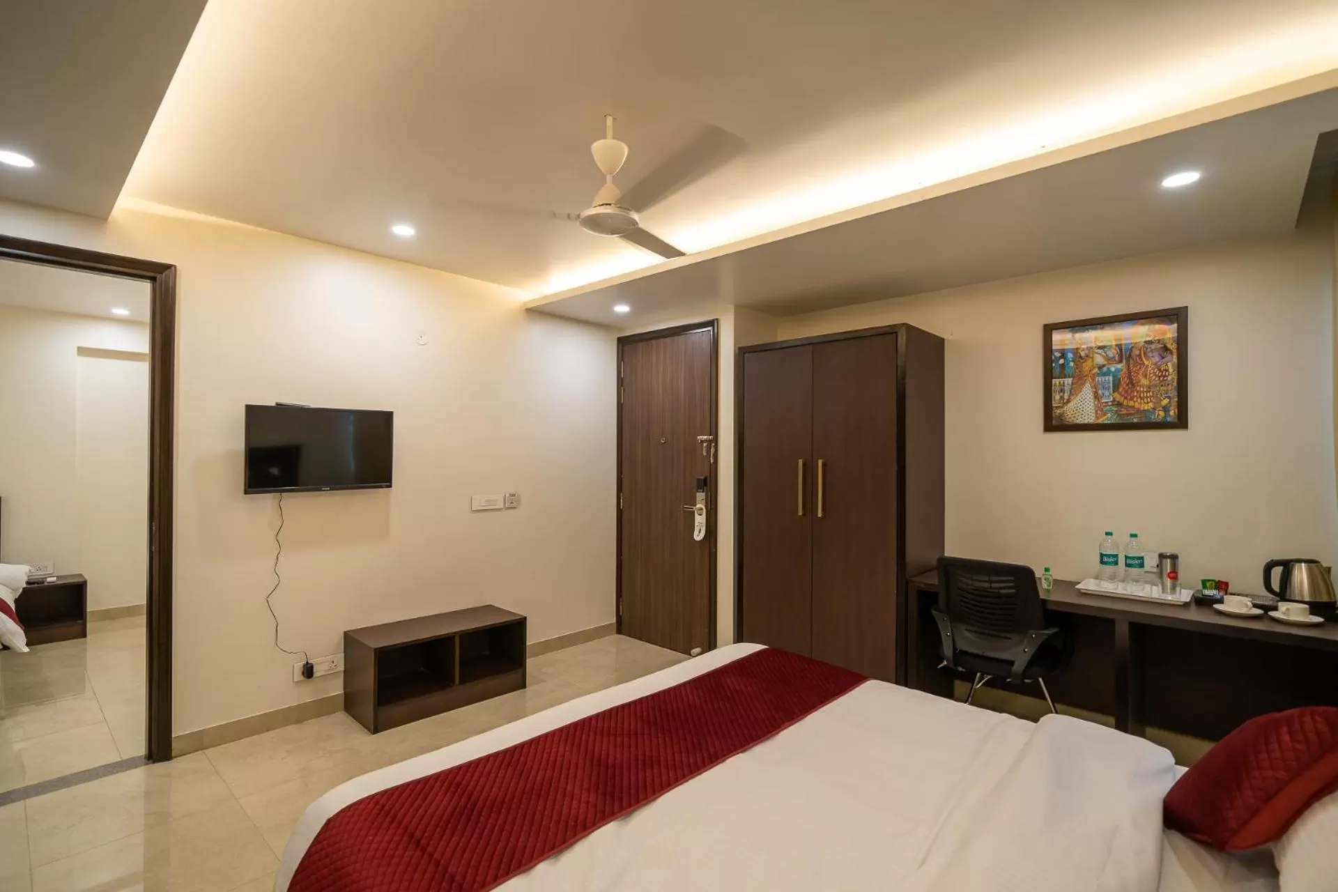 TV and multimedia, Bed in Sheerha Royal Residency-Near Jaipur Airport