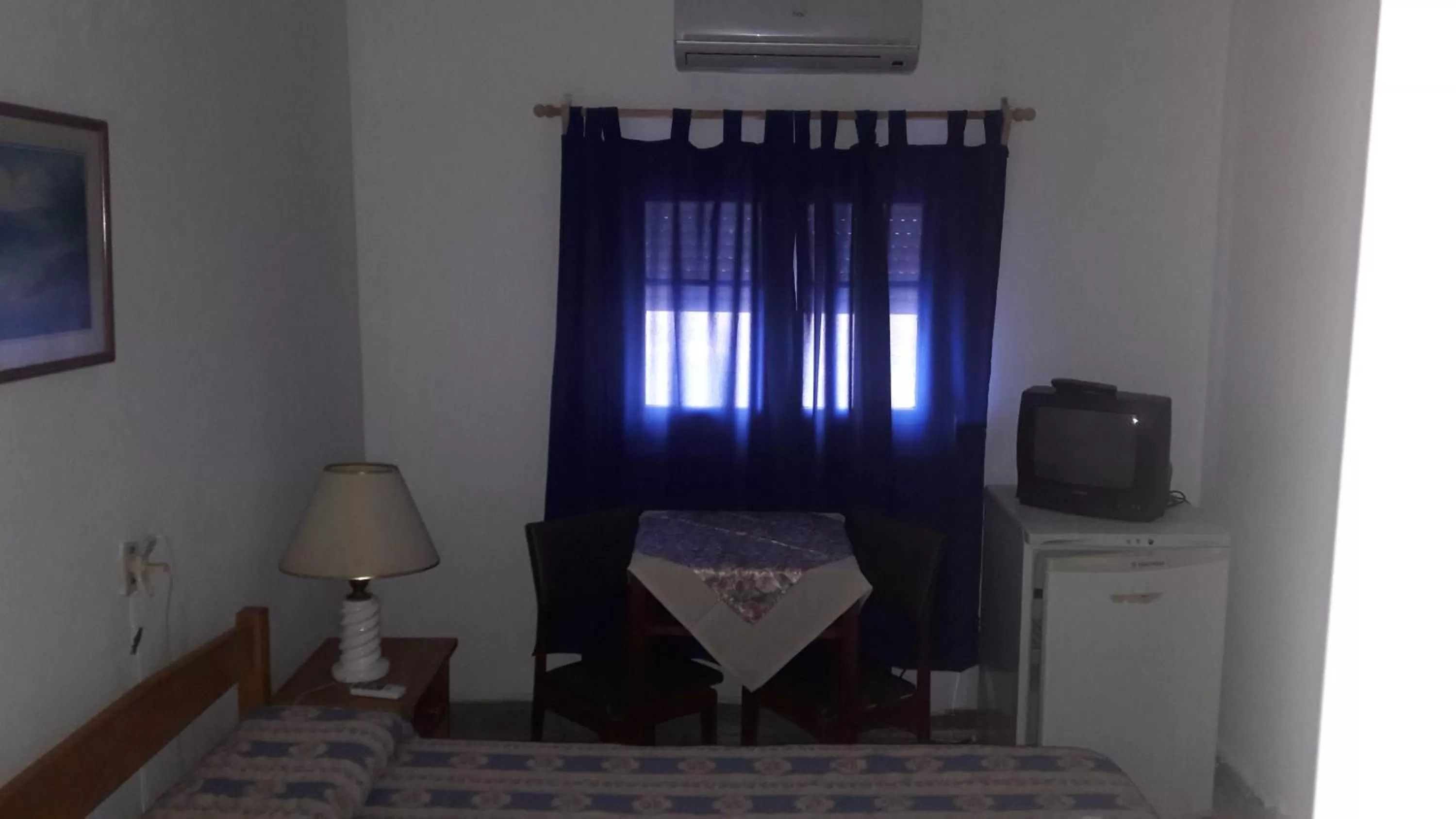 Bed, TV/Entertainment Center in Edificio Sagasti