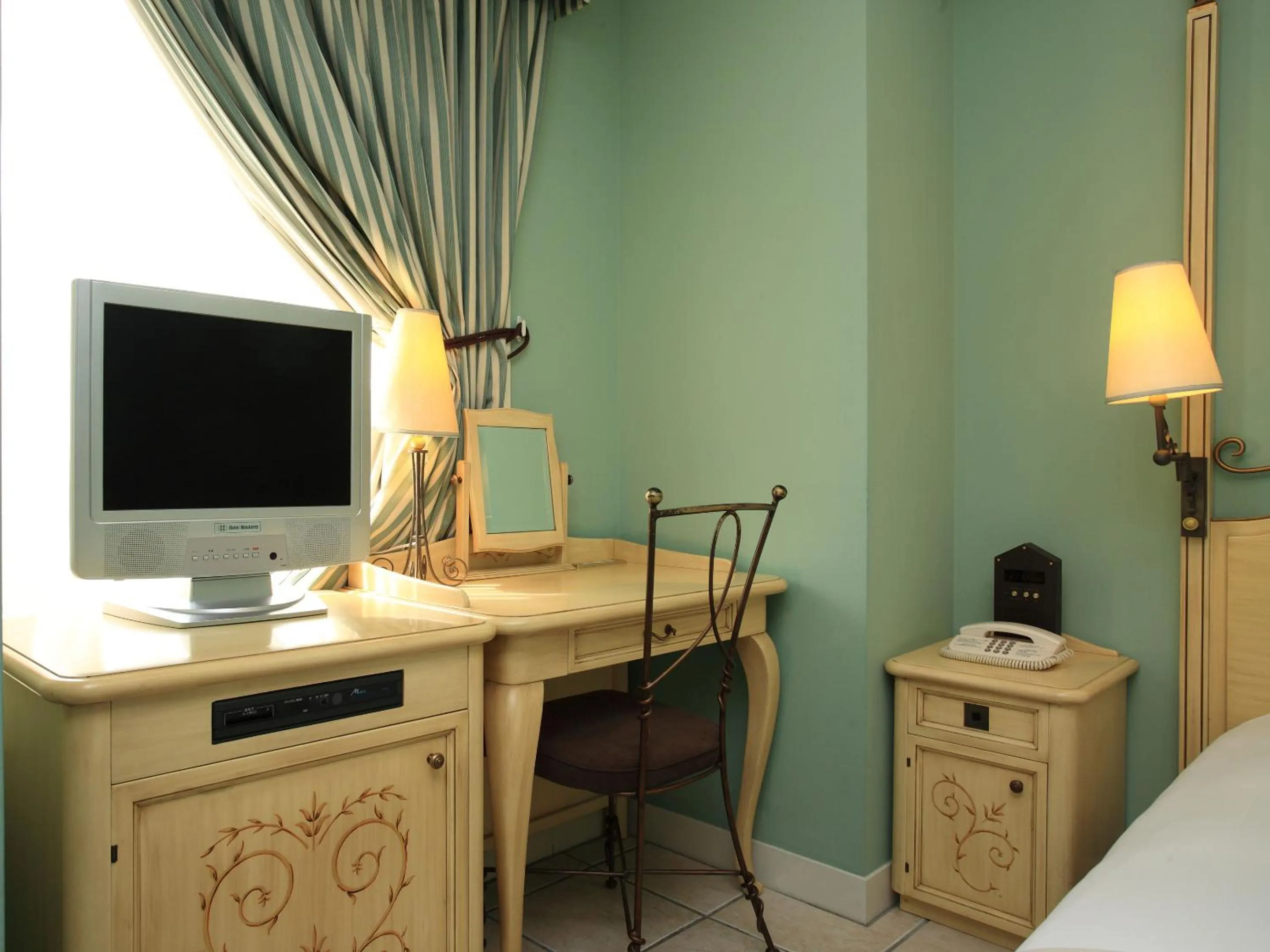 Photo of the whole room, Bed in Hotel Monterey Lasoeur Ginza