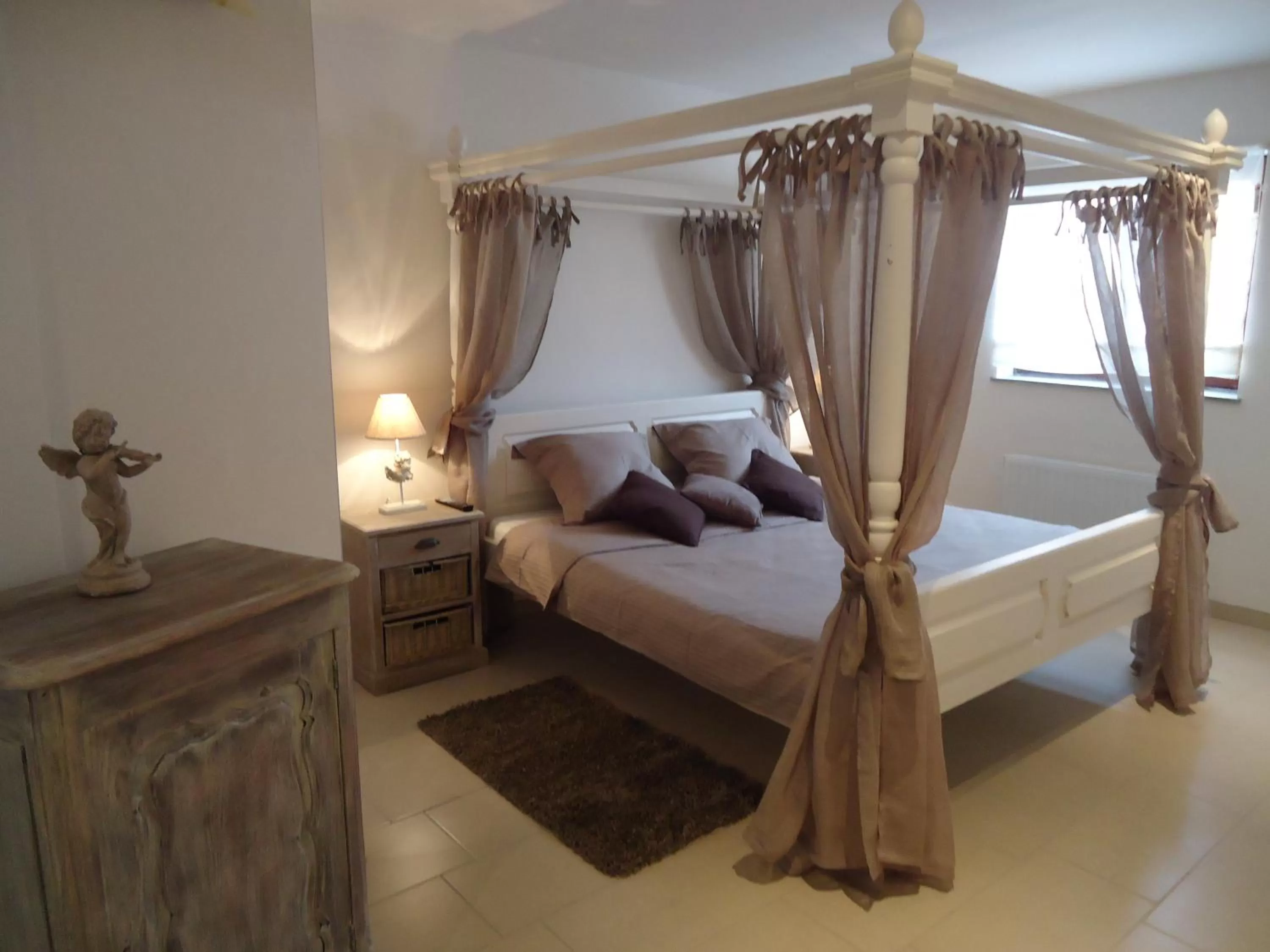 Shower, Bed in B&B 't Hemelbedje