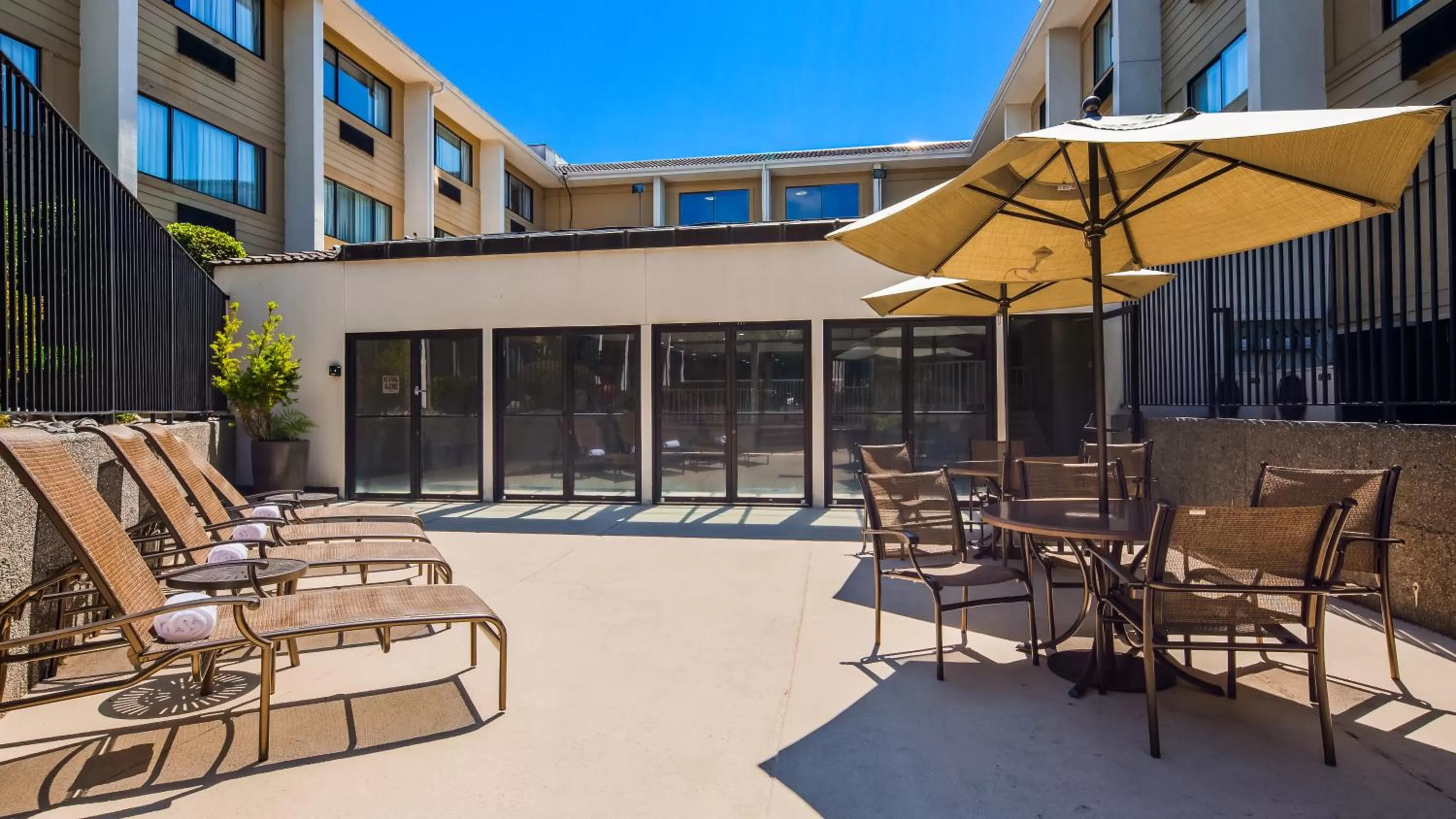 Patio in Best Western Seattle Airport Hotel