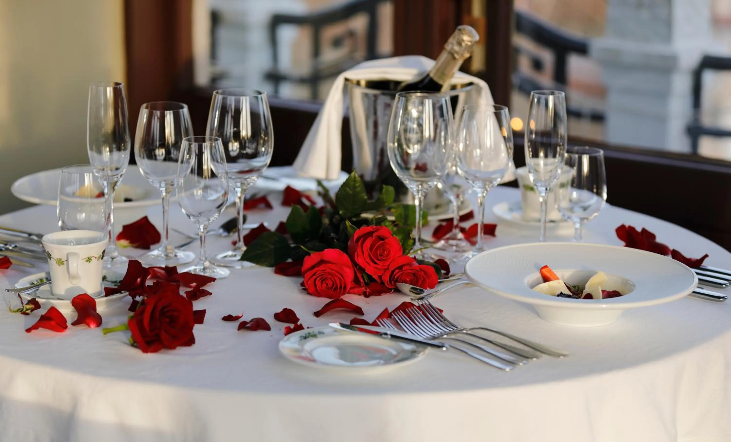 Restaurant/places to eat in Villa Ammende Restaurant and Hotel