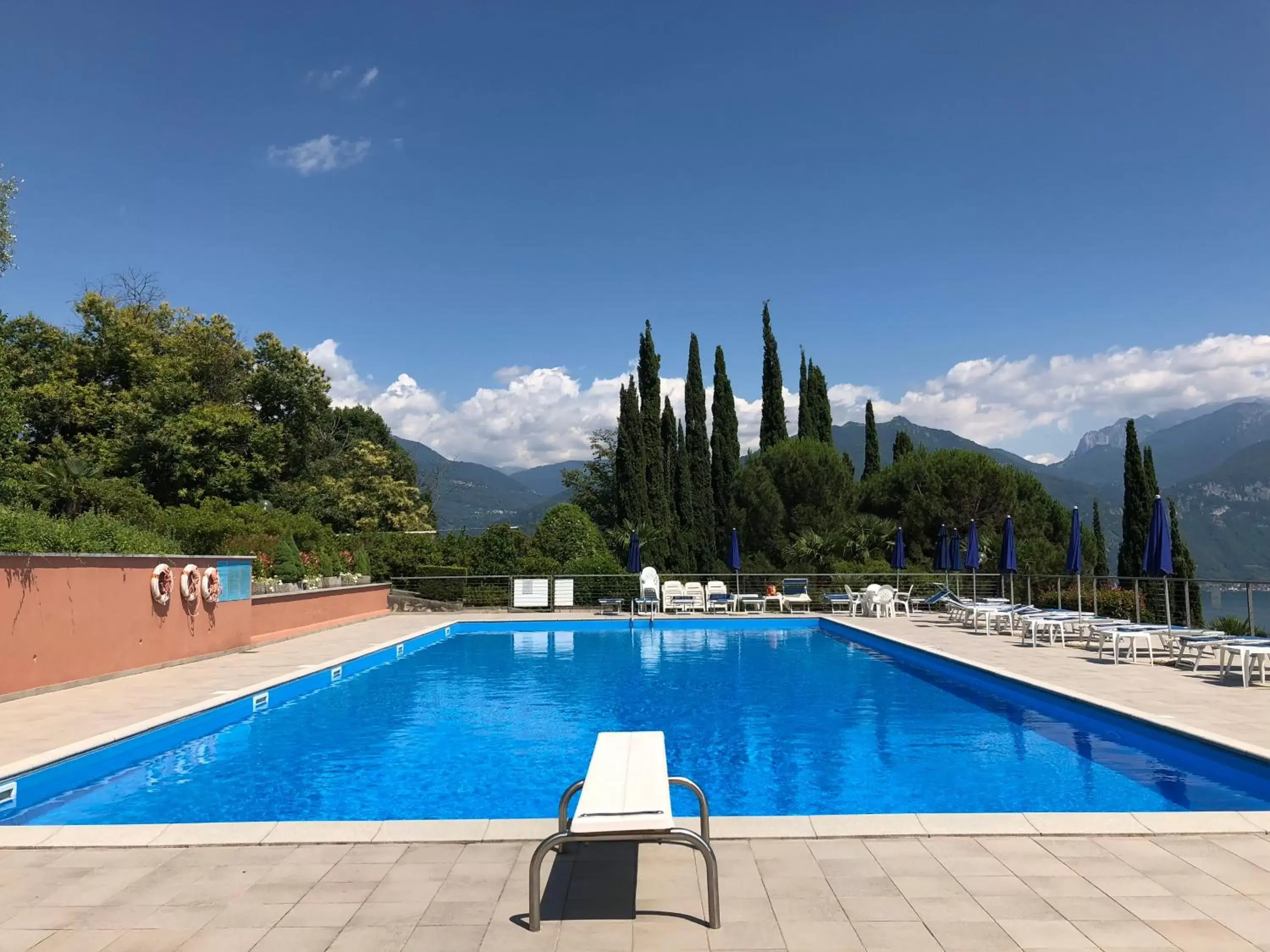 Pool view, Swimming Pool in Menaggio appartamento le Terrazze Pool view, Swimming Pool in Menaggio appartamento le Terrazze