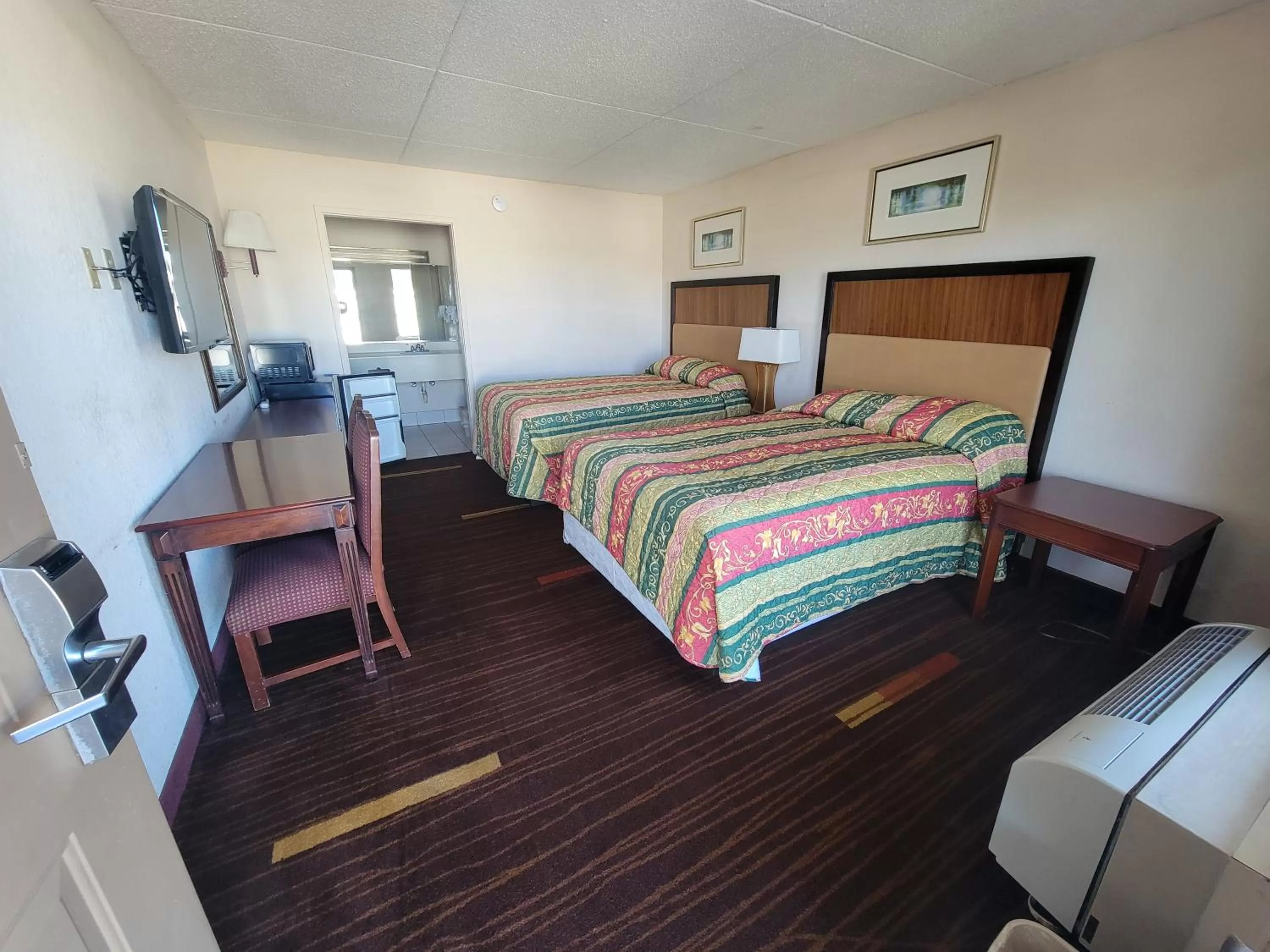 Bed in Studio 9 Inn & Suites