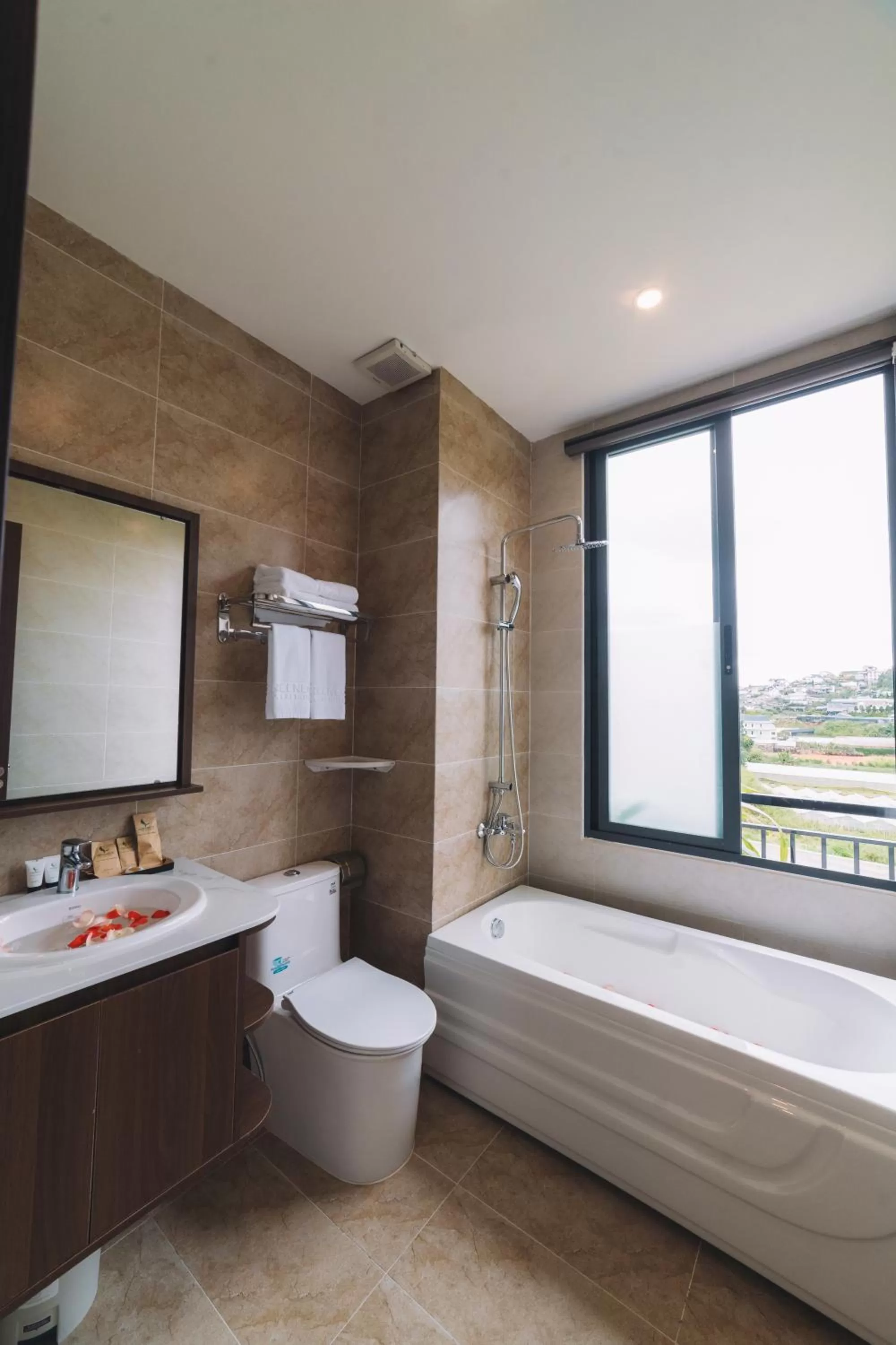 Shower in GREENECO DA LAT HOTEL - Khách sạn Green Eco Đà Lạt