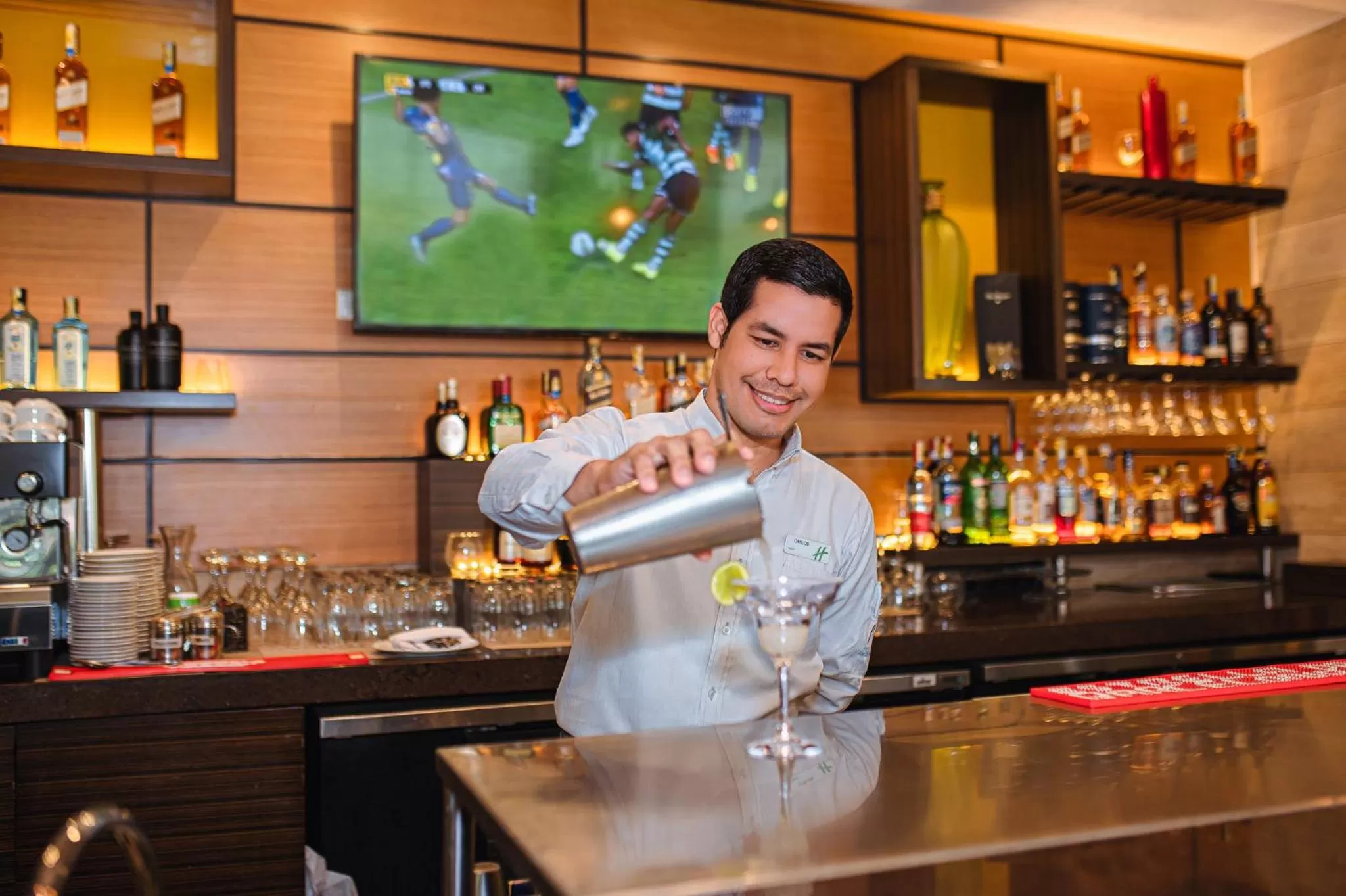 Lounge or bar in Holiday Inn Guayaquil Airport by IHG
