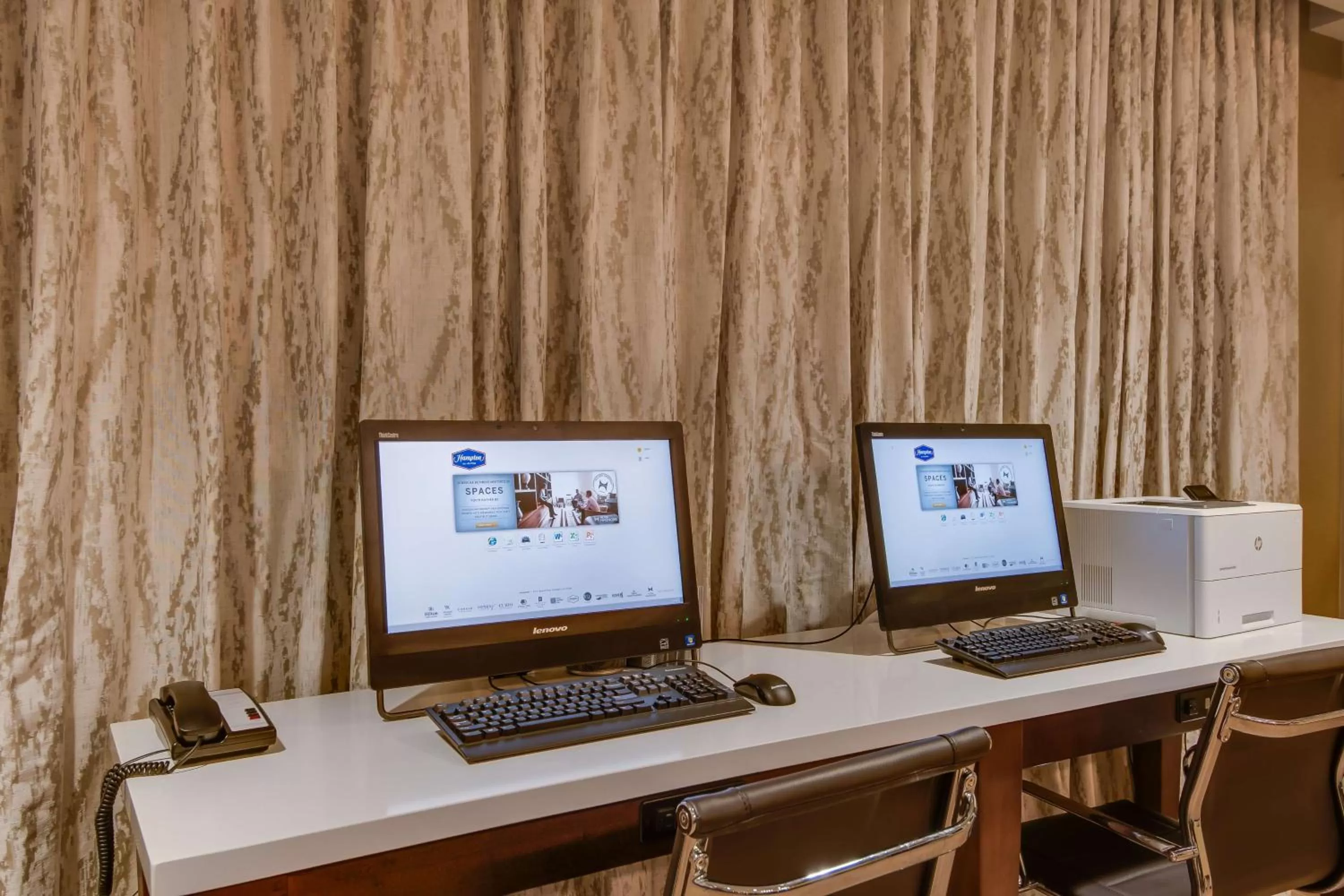 Business facilities in Hampton Inn & Suites Los Angeles - Glendale