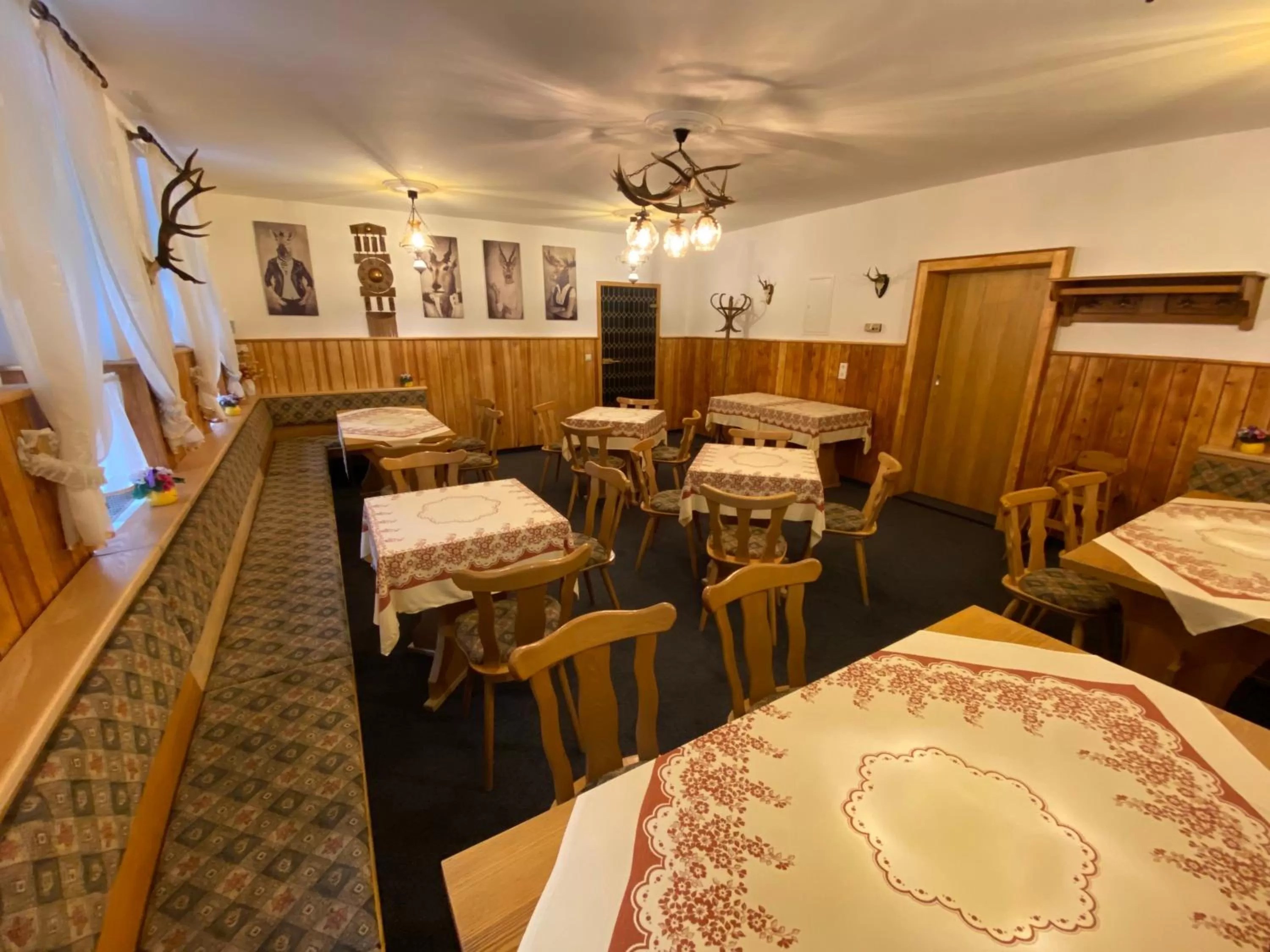 Restaurant/places to eat, Bed in Hotel Bielatal