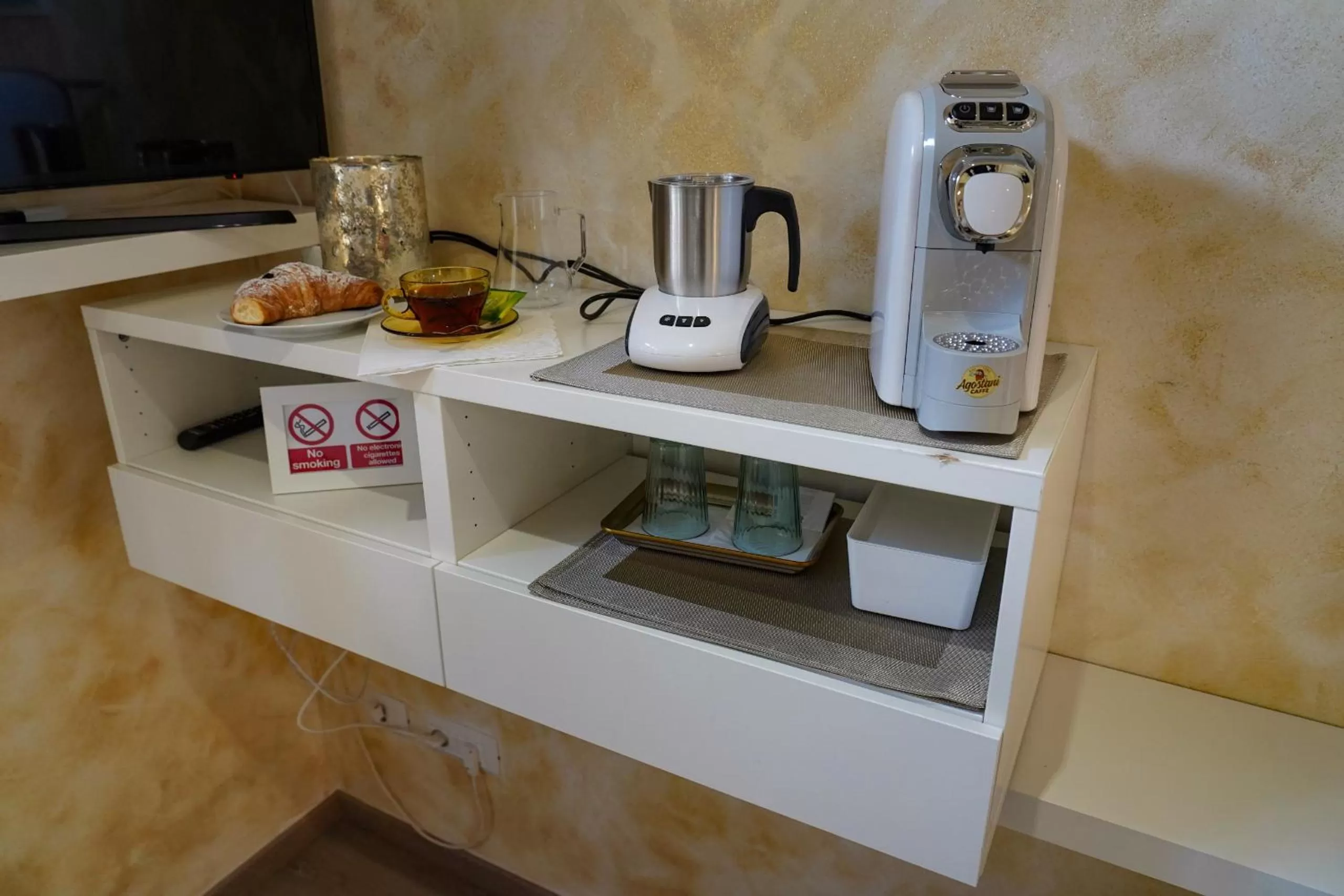 Bedroom, Kitchen/Kitchenette in Villa Cantoni
