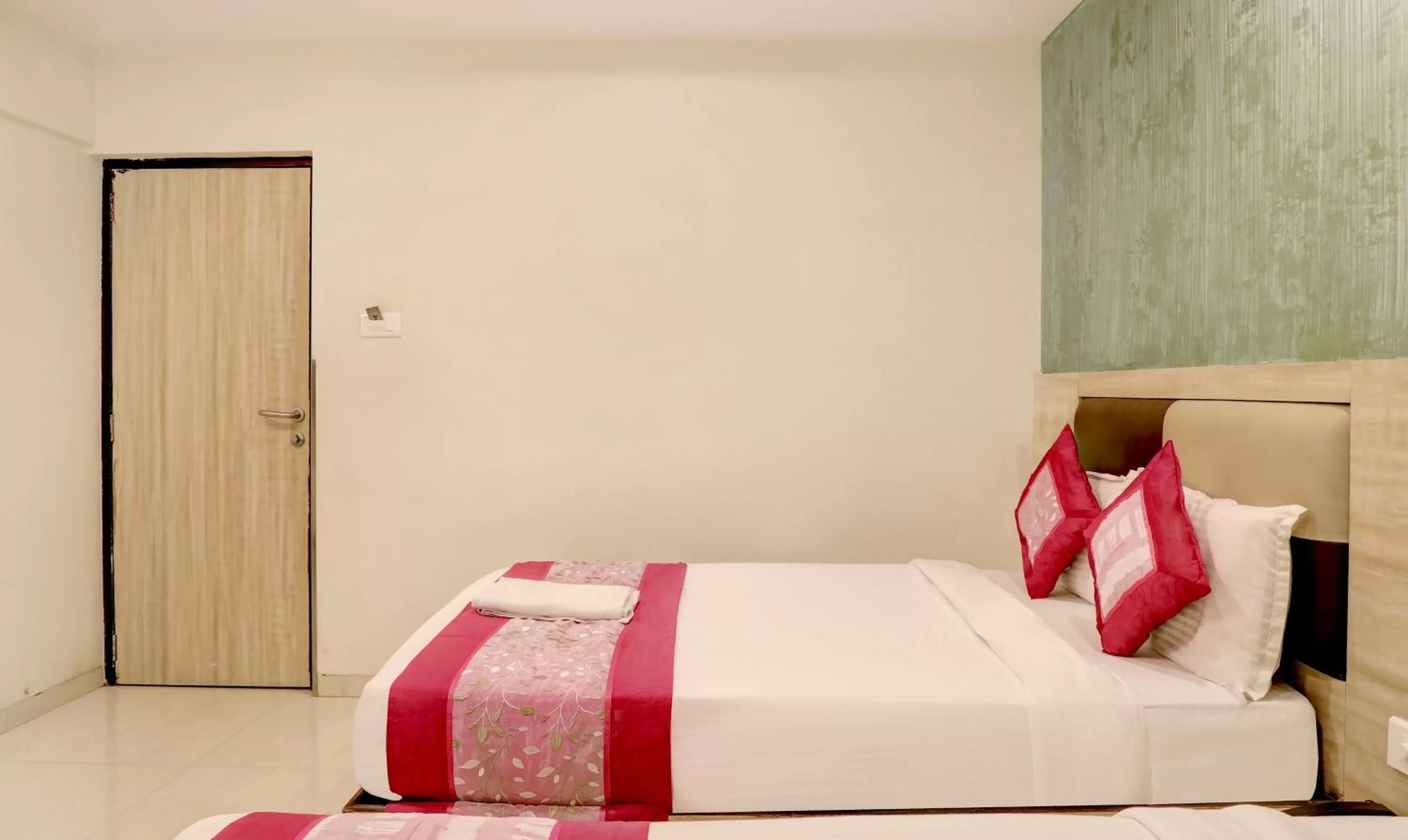 Bed in Hotel Plaza Executive - near BKC