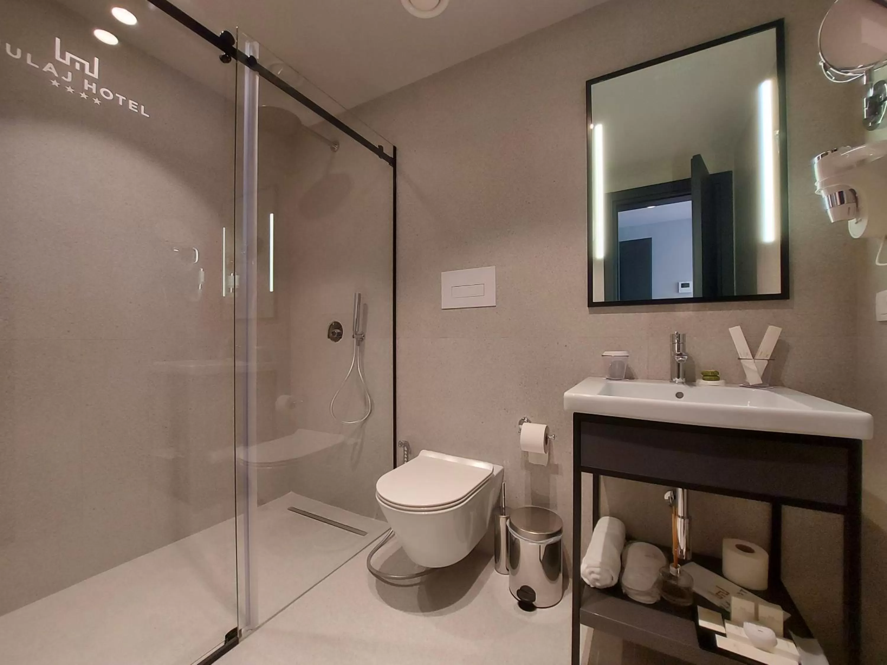 Bathroom in Mulaj Hotel