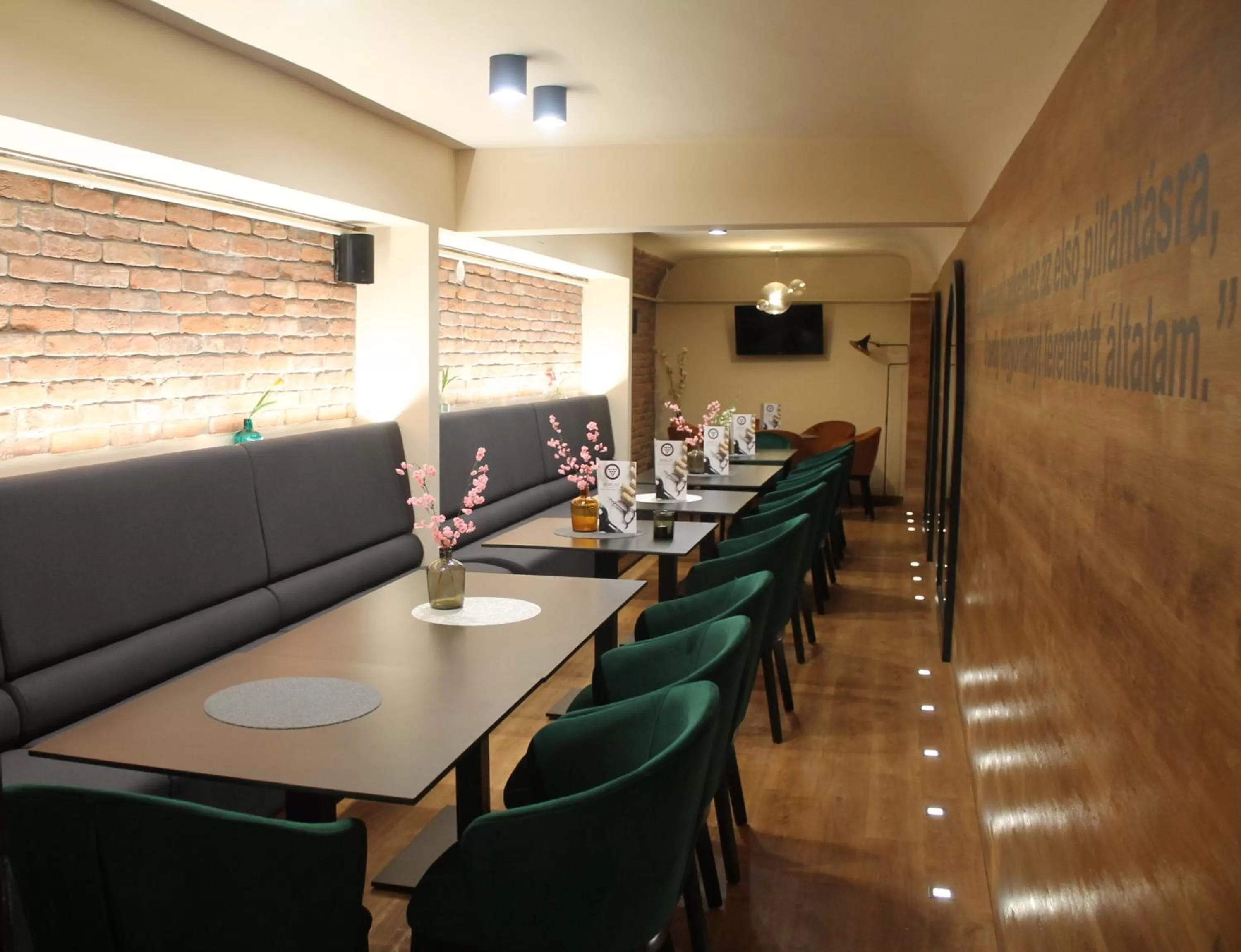 Property building, Restaurant/Places to Eat in Angyal Panzió