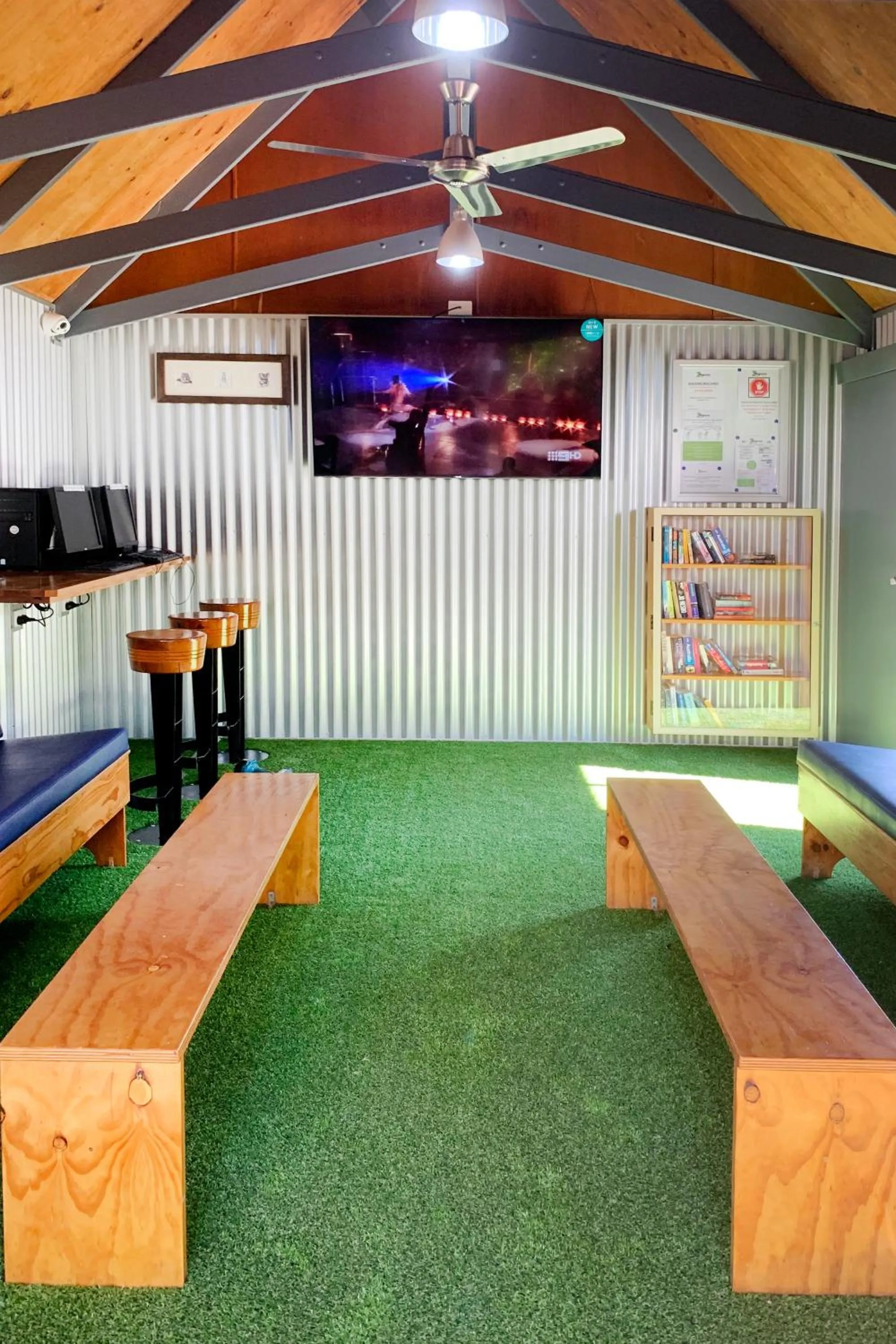 Communal lounge/ TV room in Airlie Beach Magnums - Adults Only