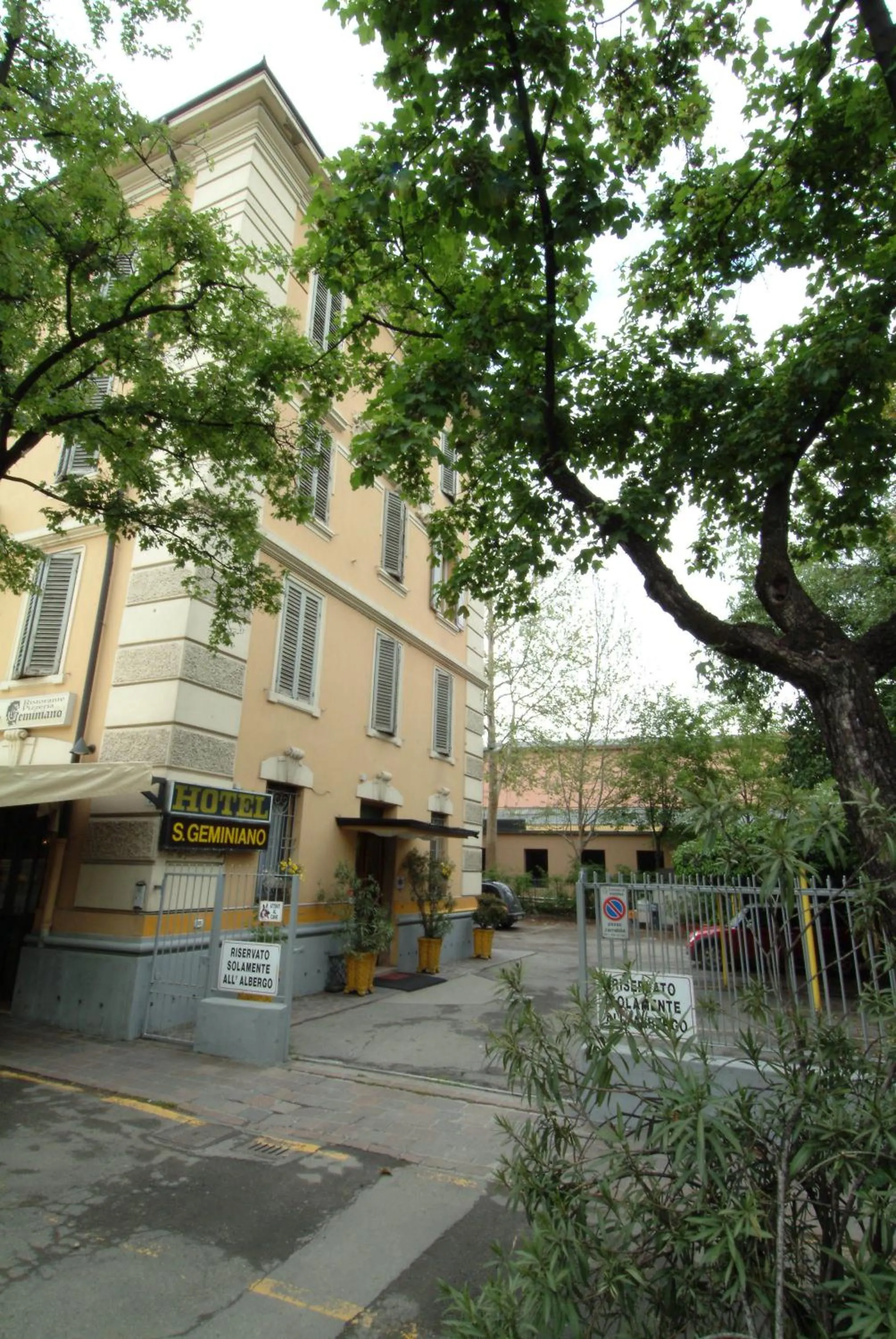 Facade/entrance in Hotel San Geminiano