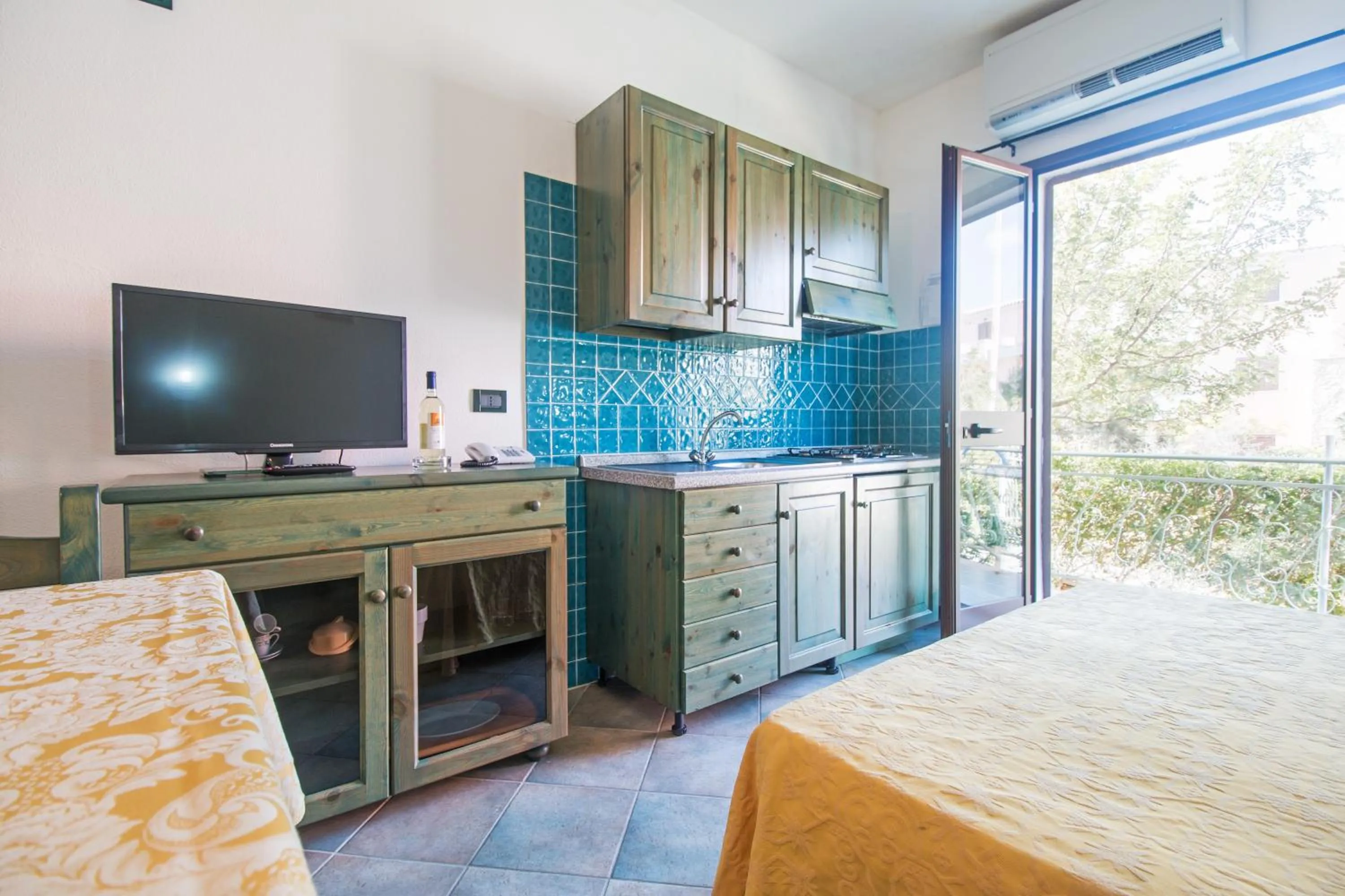 Kitchen or kitchenette, Bed in Albergo Residenziale Gli Ontani