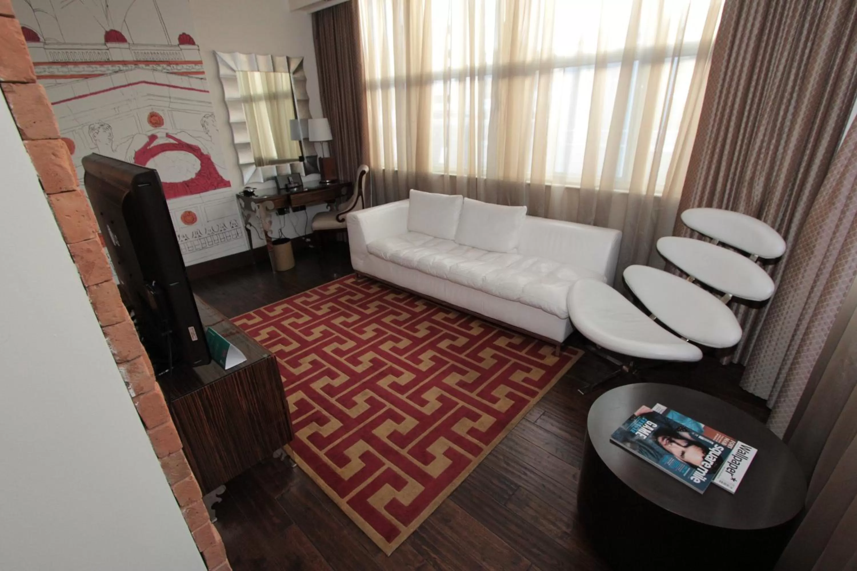 Photo of the whole room in Hotel Indigo London Tower Hill by IHG