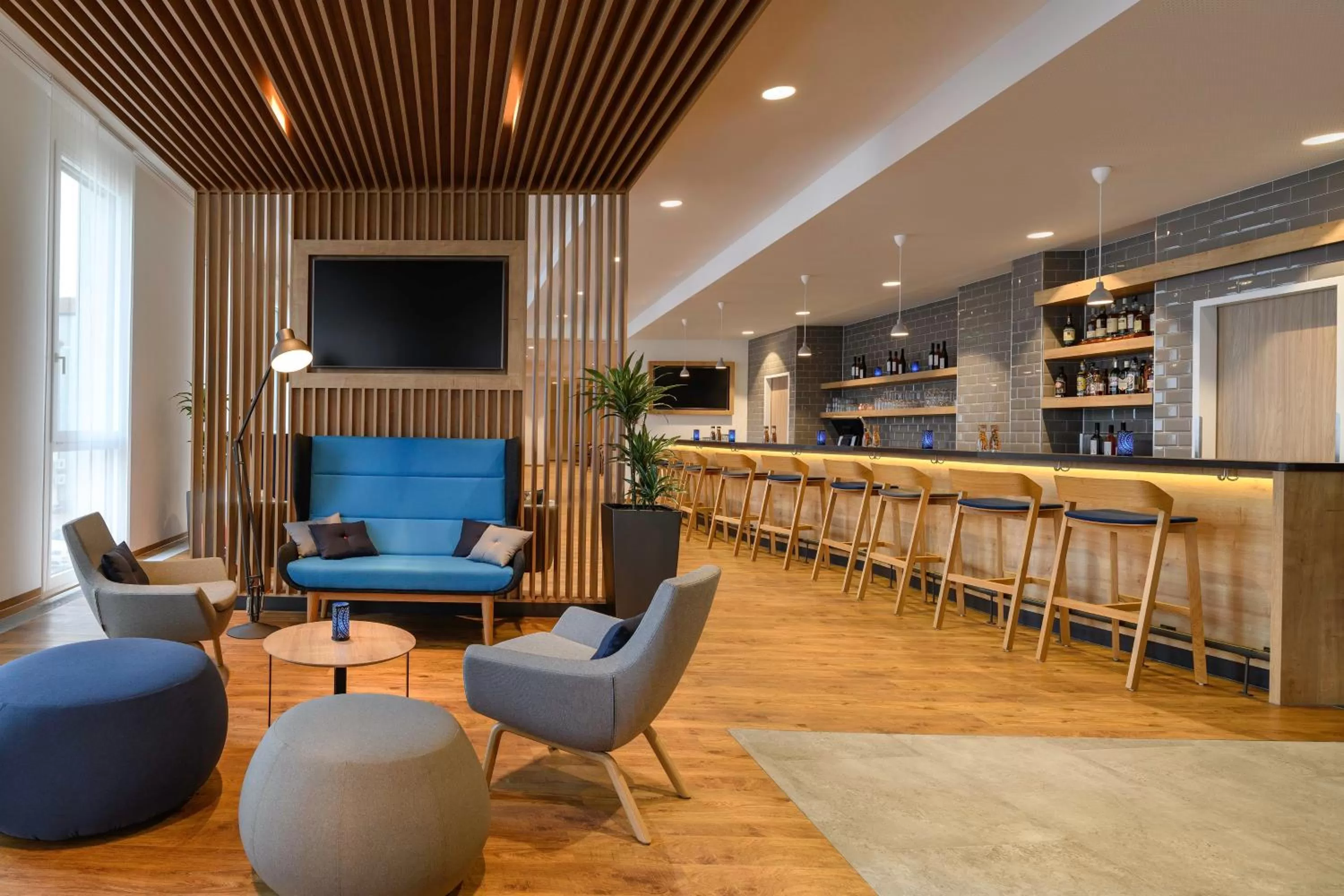 Lounge or bar in Holiday Inn Express - Regensburg by IHG