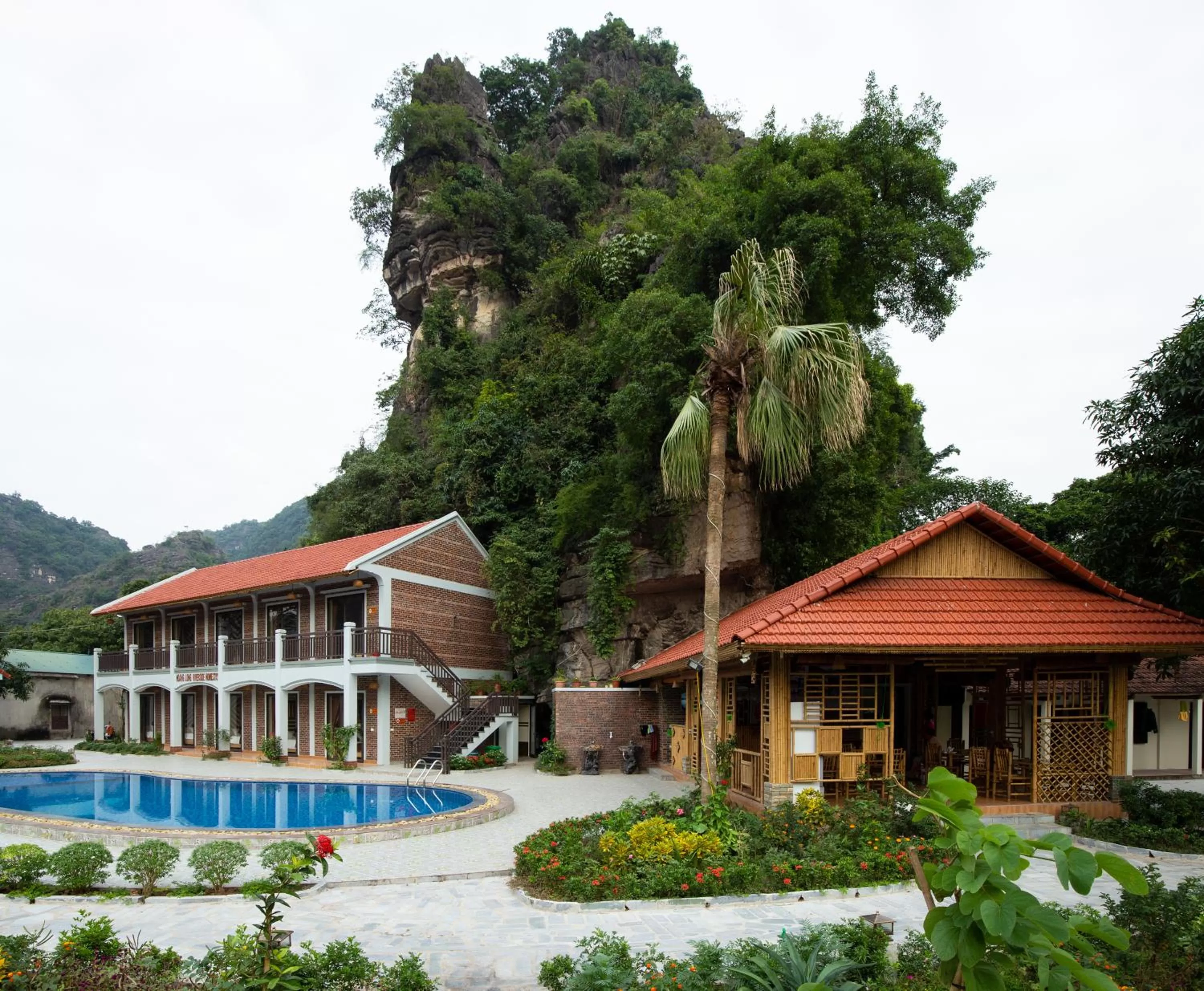 Property Building in HoangLong Riverside Homestay